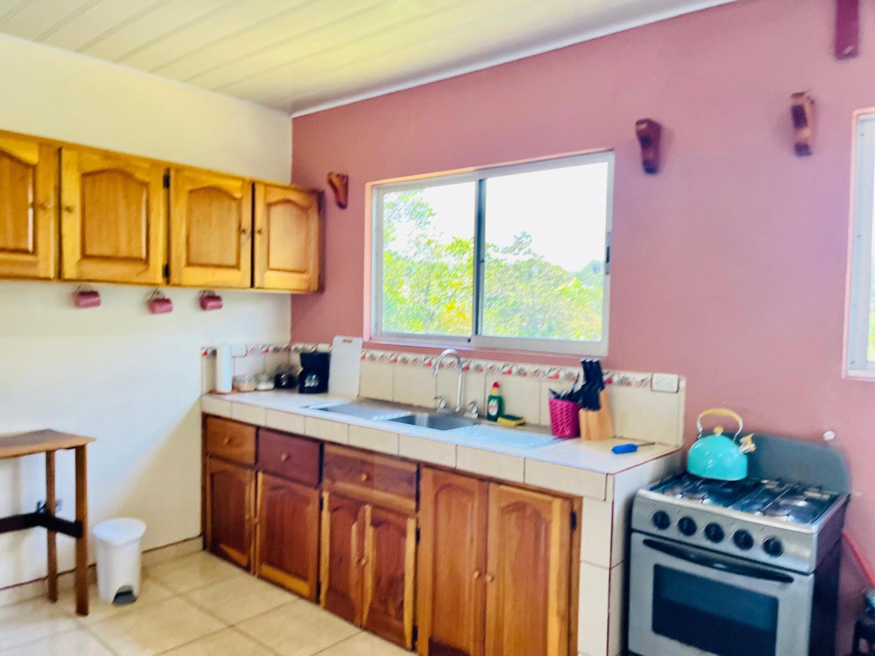 Charming Casa Aura, near lake Arenal in Nuevo arenal, pet friendly- Casas Airelibre