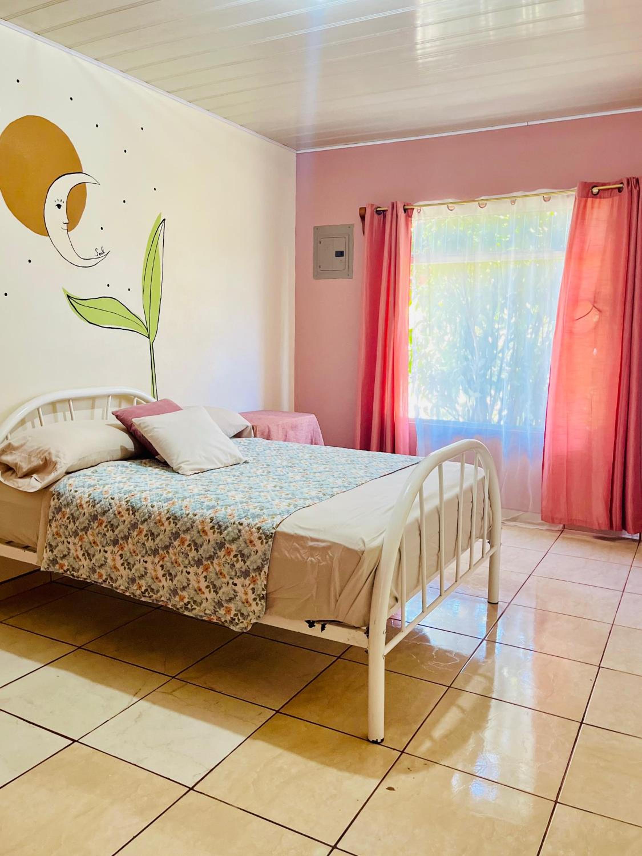 Charming Casa Aura, near lake Arenal in Nuevo arenal, pet friendly- Casas Airelibre