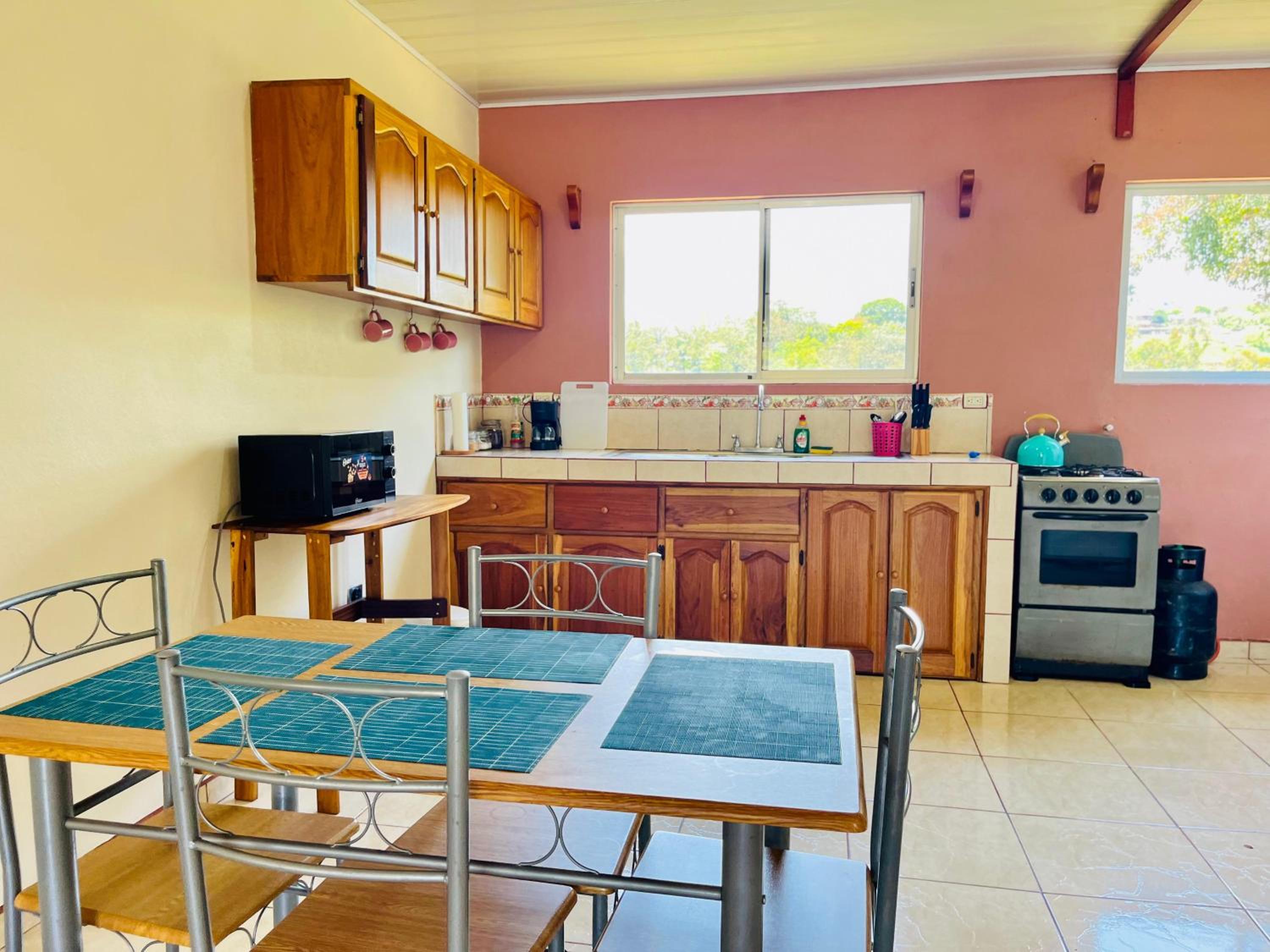 Charming Casa Aura, near lake Arenal in Nuevo arenal, pet friendly- Casas Airelibre