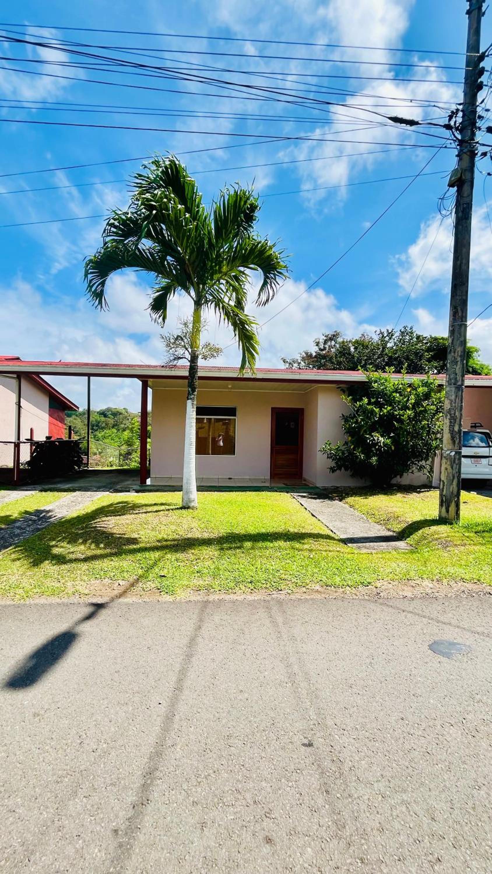 Charming Casa Aura, near lake Arenal in Nuevo arenal, pet friendly- Casas Airelibre