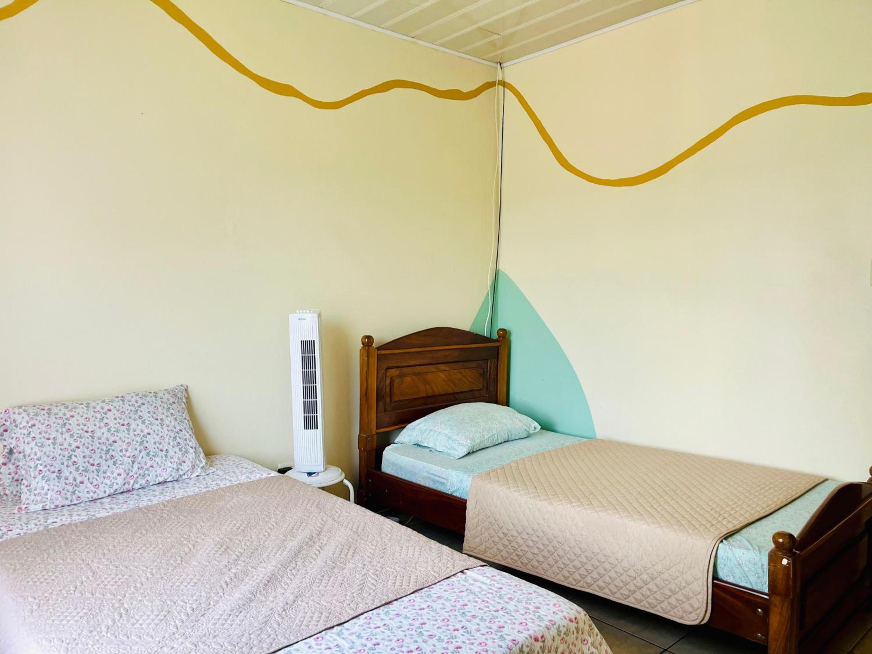 Charming Casa Aura, near lake Arenal in Nuevo arenal, pet friendly- Casas Airelibre