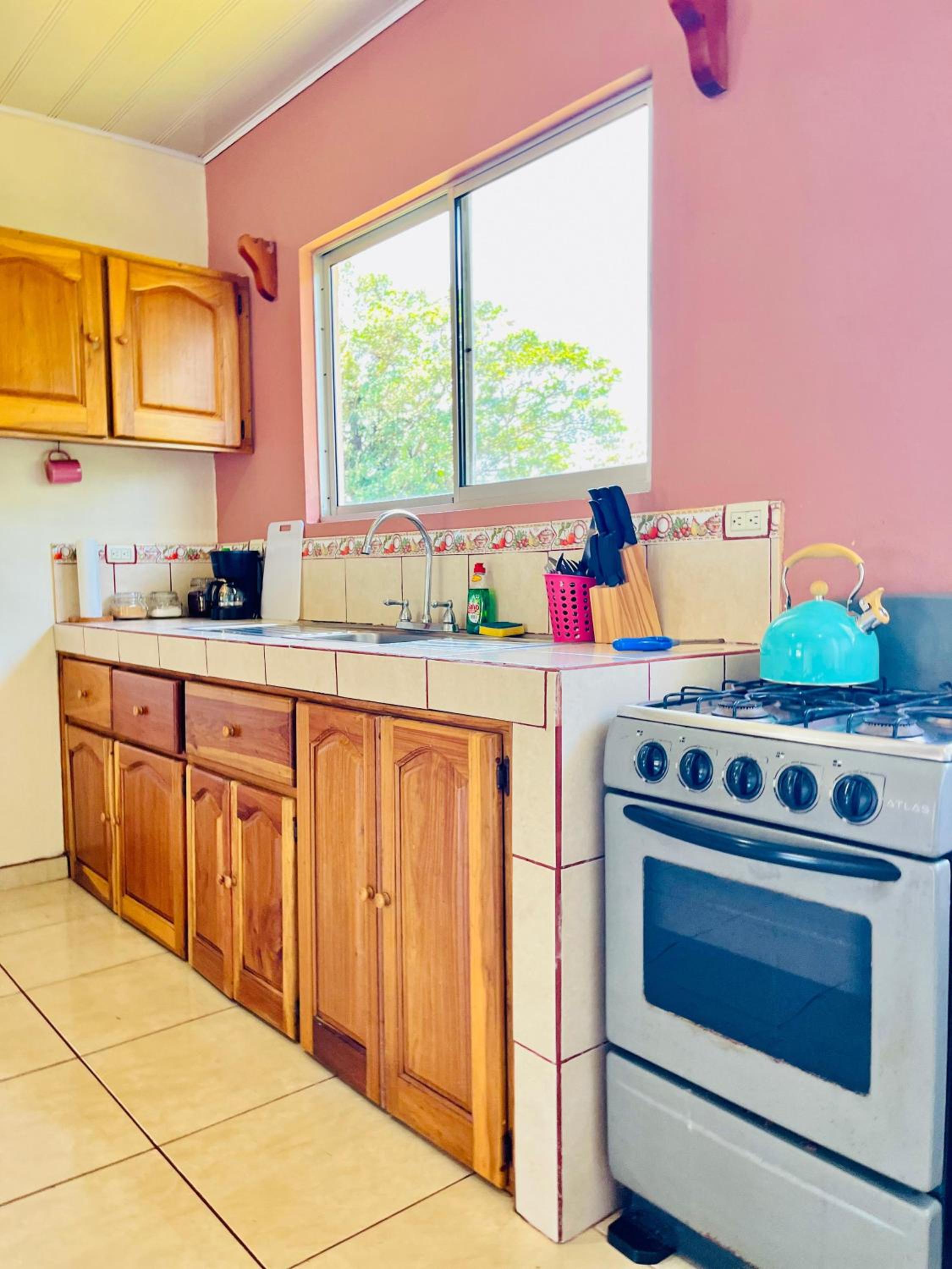 Charming Casa Aura, near lake Arenal in Nuevo arenal, pet friendly- Casas Airelibre