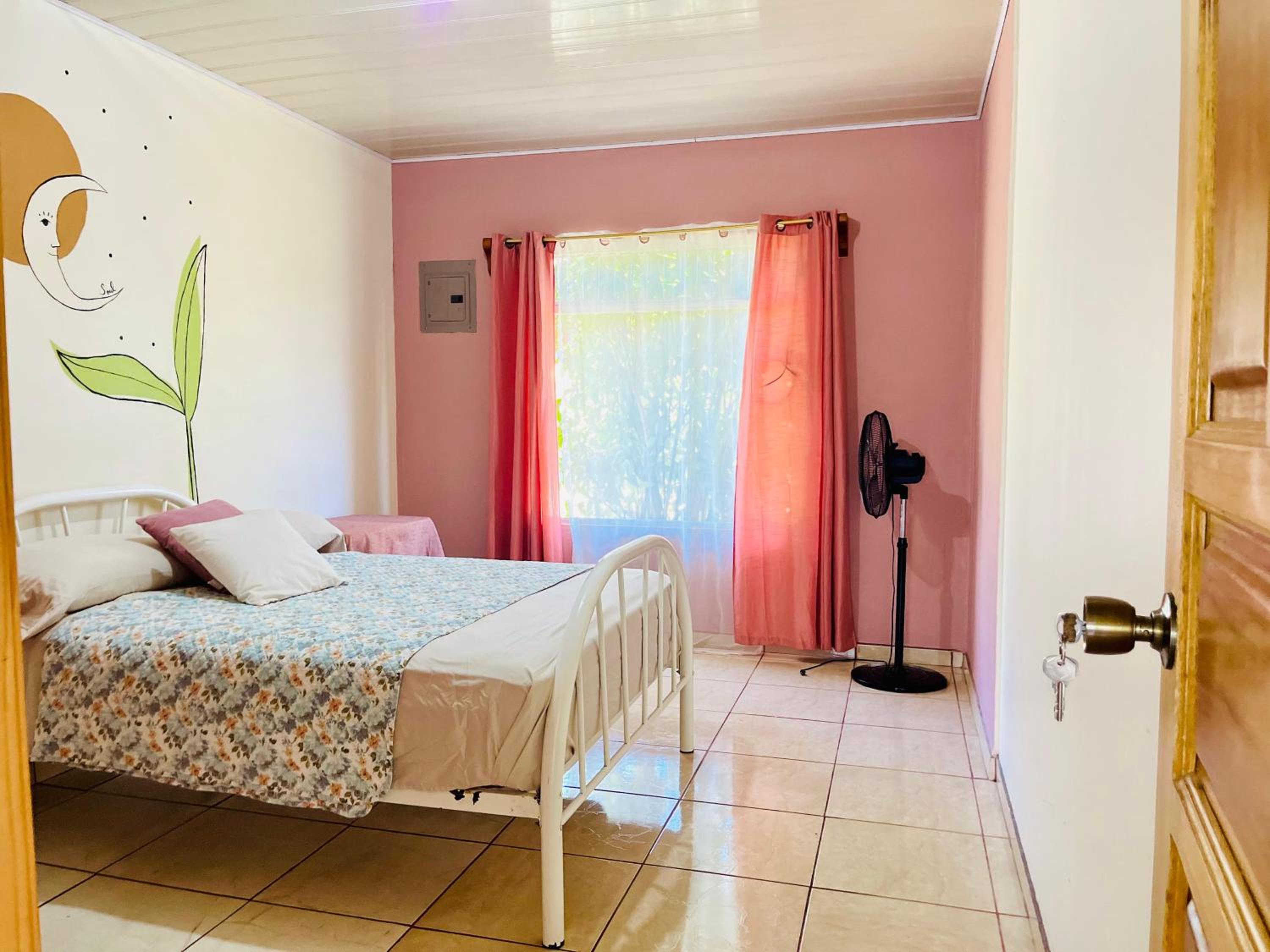 Charming Casa Aura, near lake Arenal in Nuevo arenal, pet friendly- Casas Airelibre