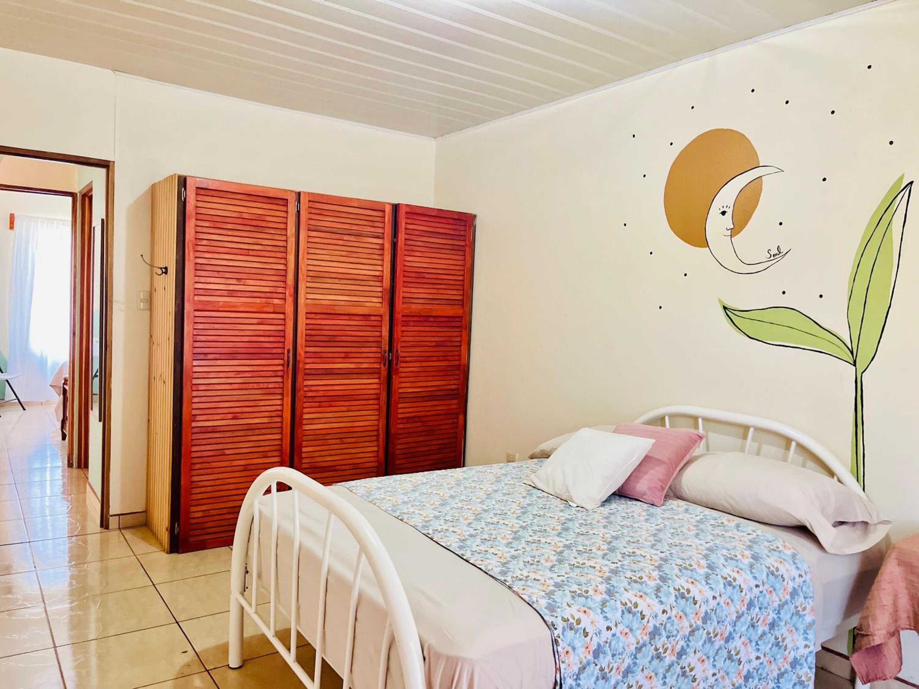 Charming Casa Aura, near lake Arenal in Nuevo arenal, pet friendly- Casas Airelibre