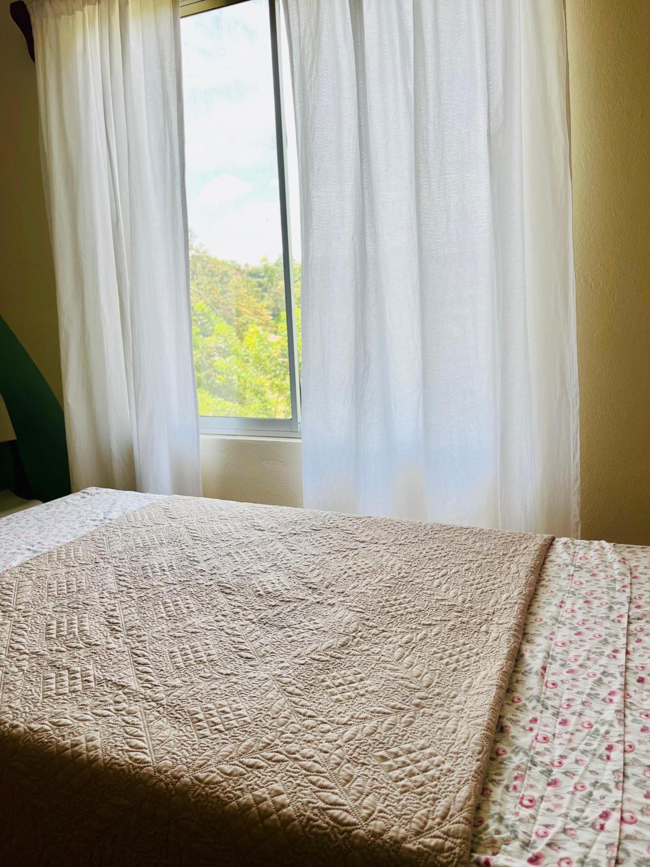 Charming Casa Aura, near lake Arenal in Nuevo arenal, pet friendly- Casas Airelibre