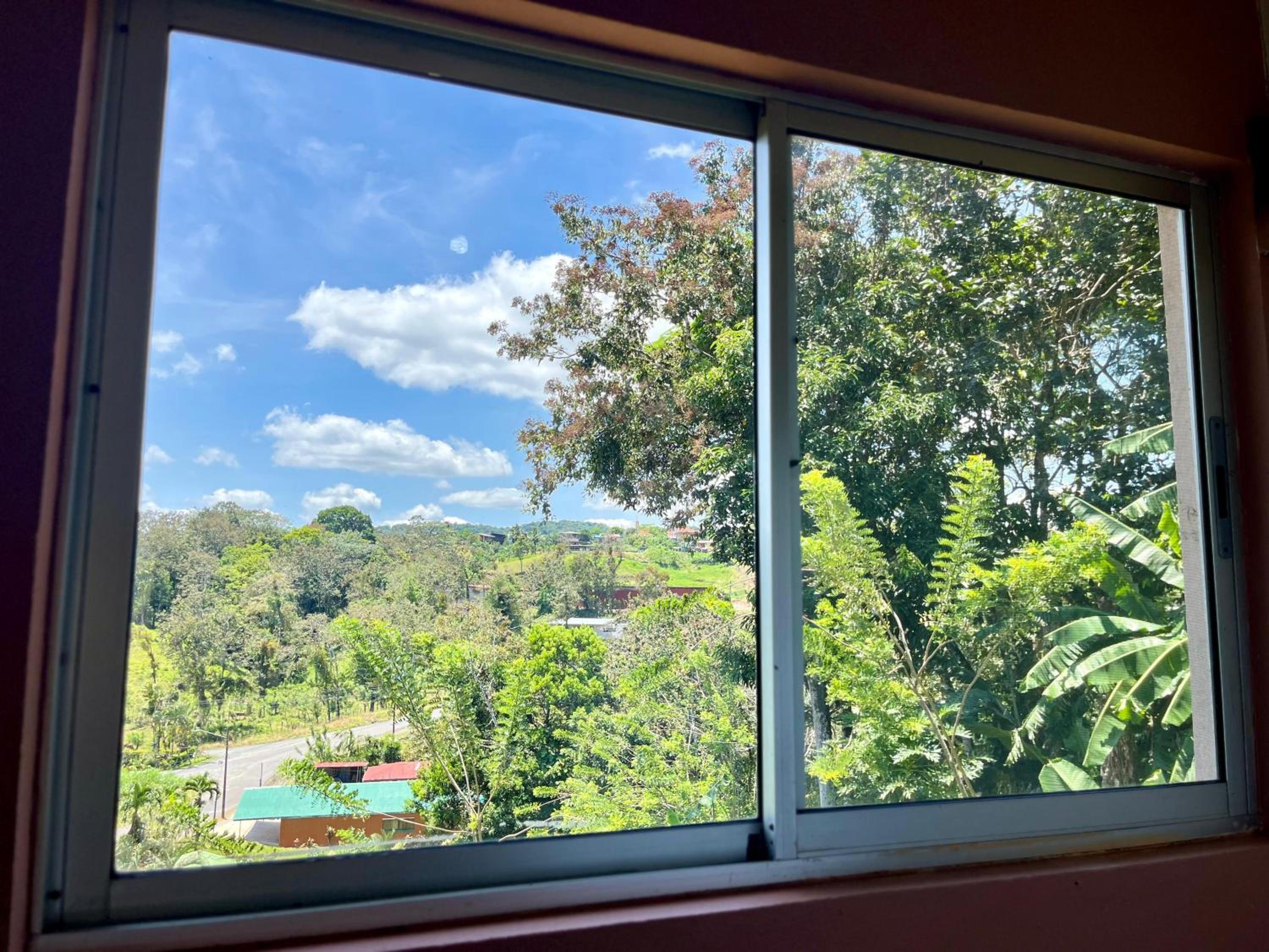 Charming Casa Aura, near lake Arenal in Nuevo arenal, pet friendly- Casas Airelibre