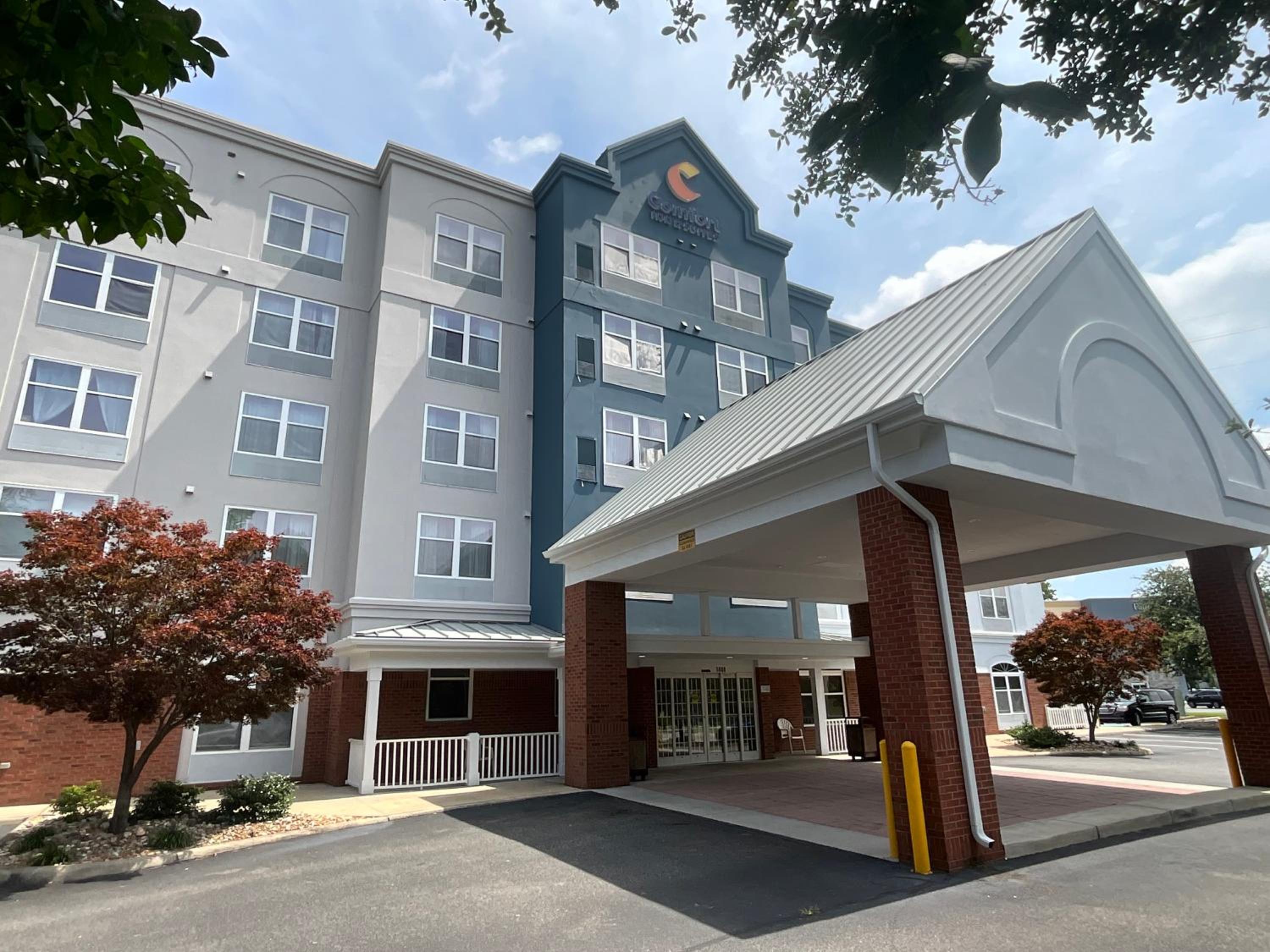 Hotel Comfort Inn & Suites Virginia Beach - Norfolk Airport - Image 1