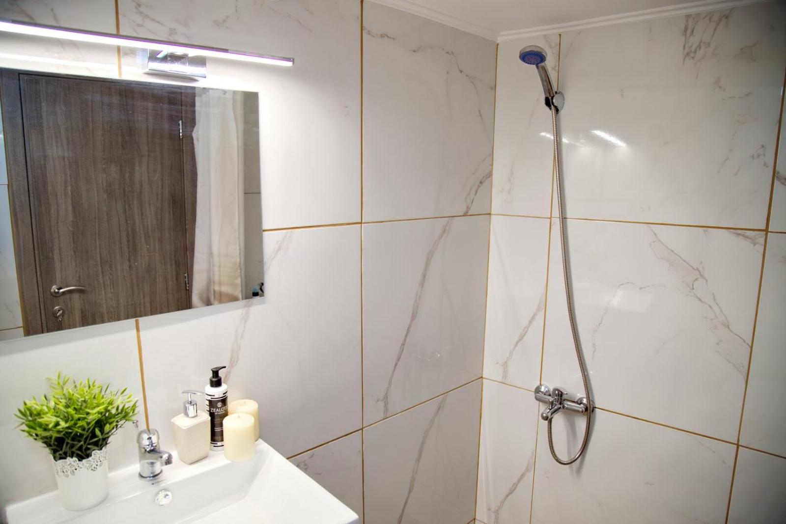 Aroura Home 2BR Neos Kosmos