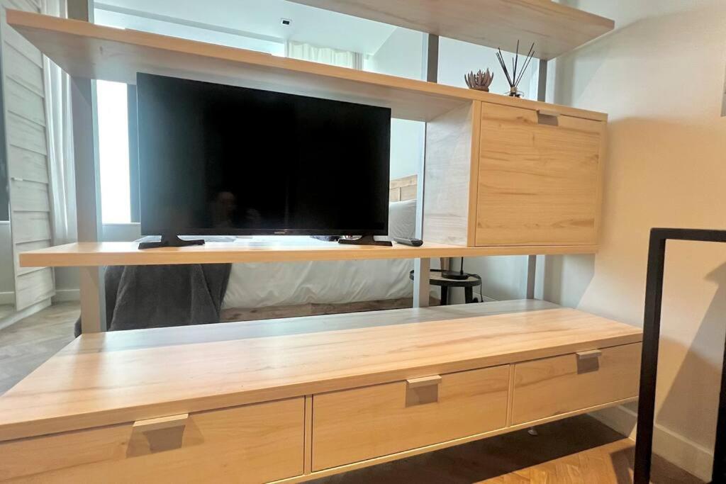 Fresh Modern Apartment in City Center view 4