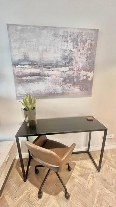 Fresh Modern Apartment in City Center view 5