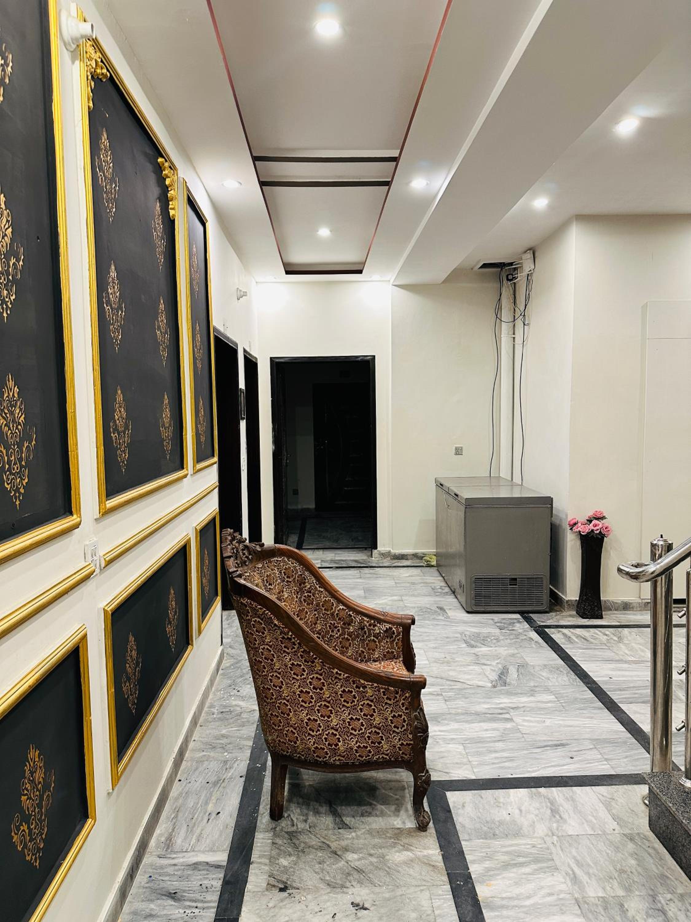 The Luxury Girls Hostel- LDA Avenue view 4