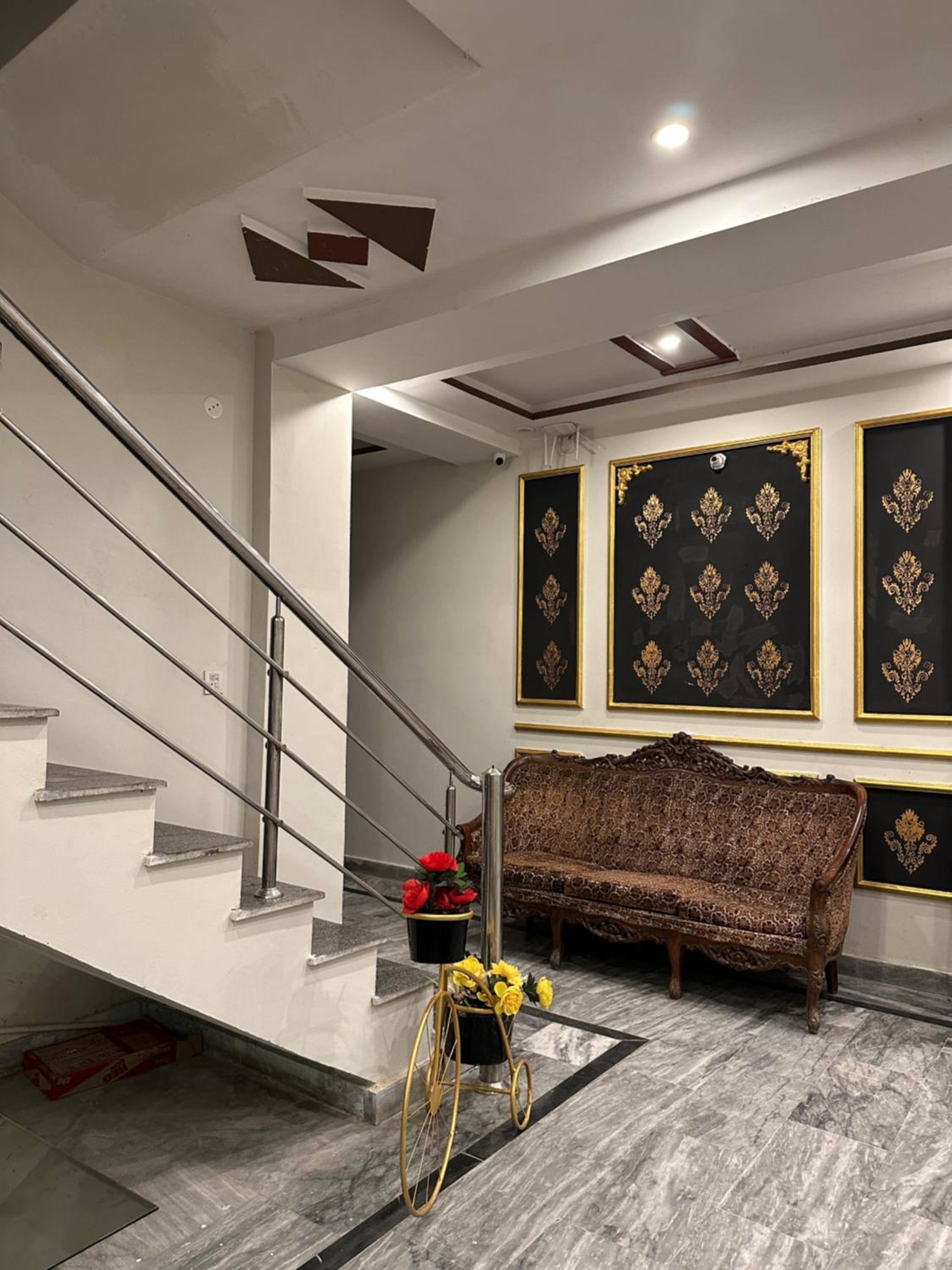 The Luxury Girls Hostel- LDA Avenue view 5