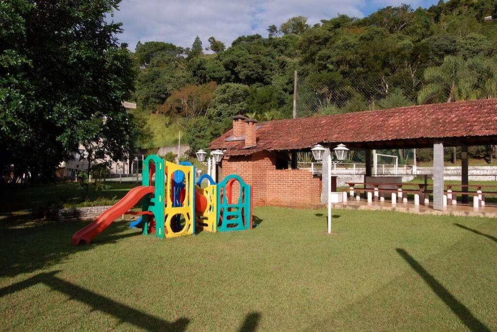 Agradável flat-Águas de Lindóia