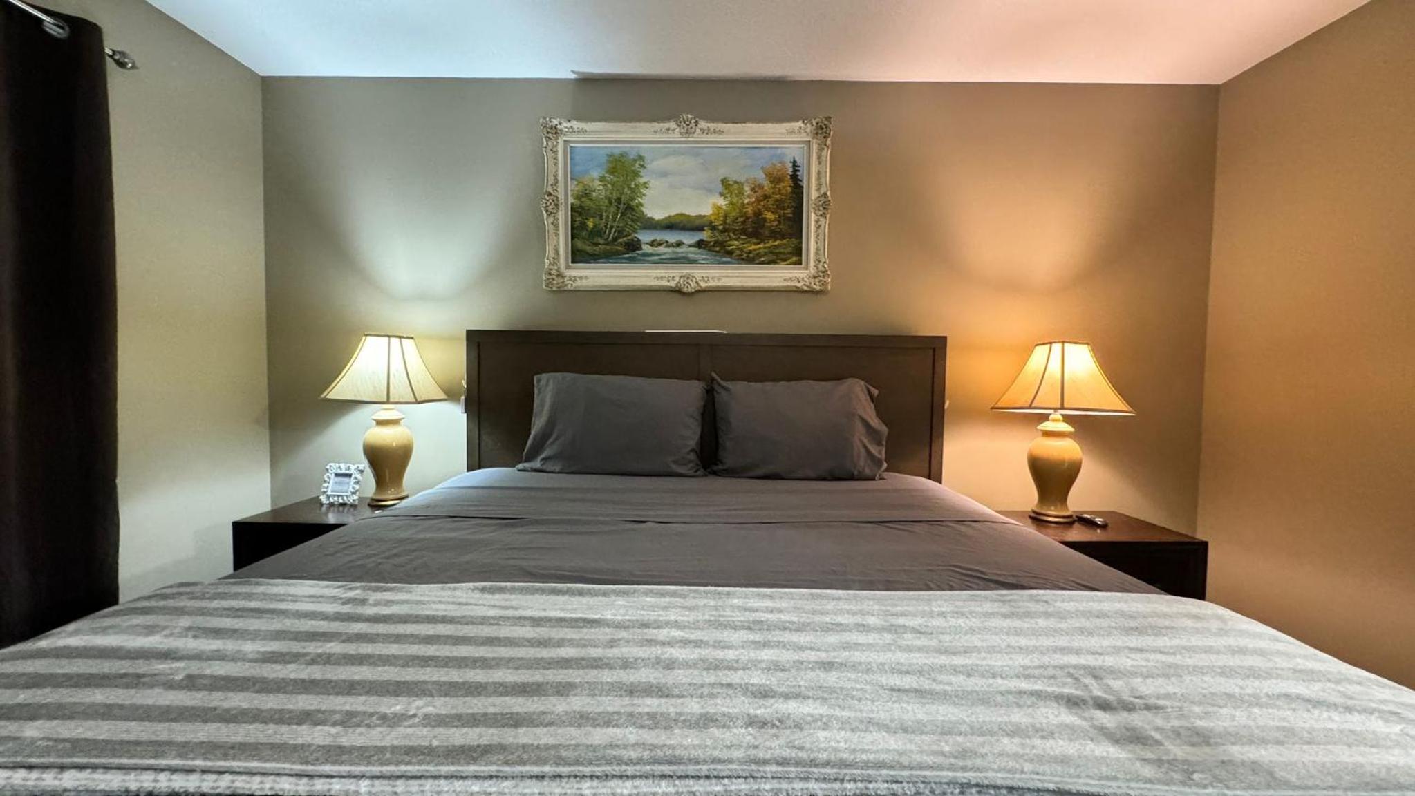 Spacious 4-Bedroom Home in Desirable Barrie Neighborhood