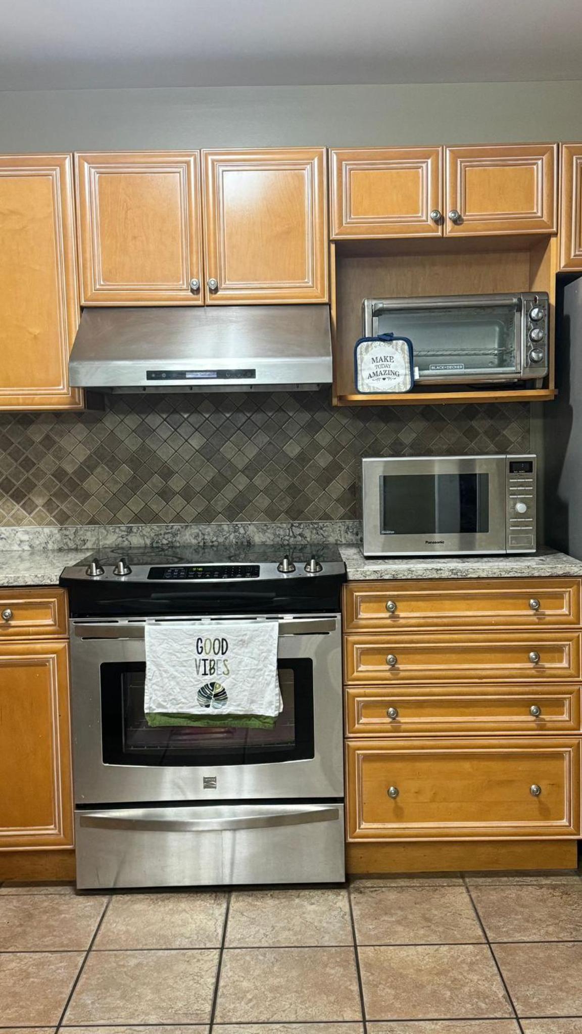 Spacious 4-Bedroom Home in Desirable Barrie Neighborhood