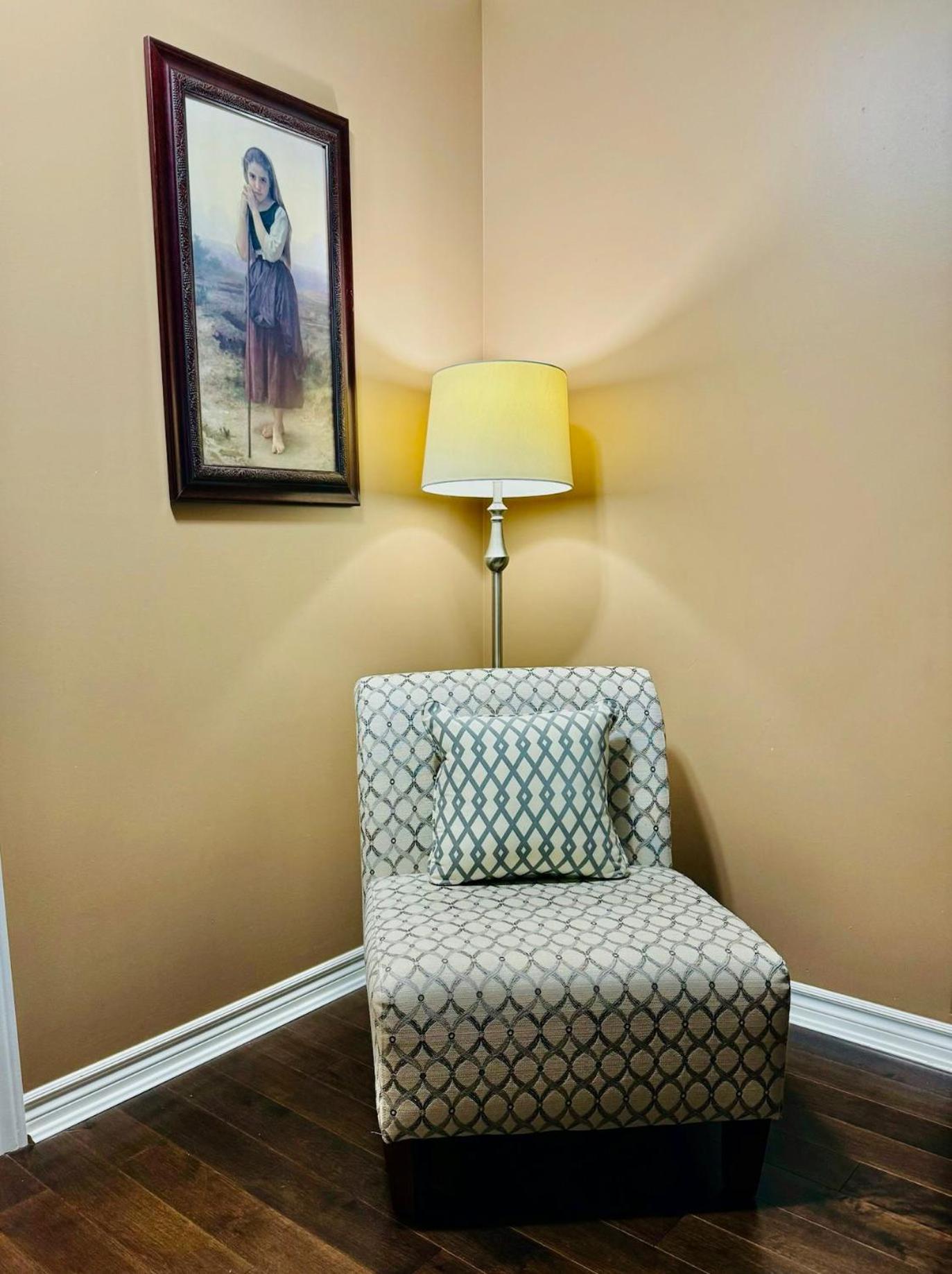 Spacious 4-Bedroom Home in Desirable Barrie Neighborhood