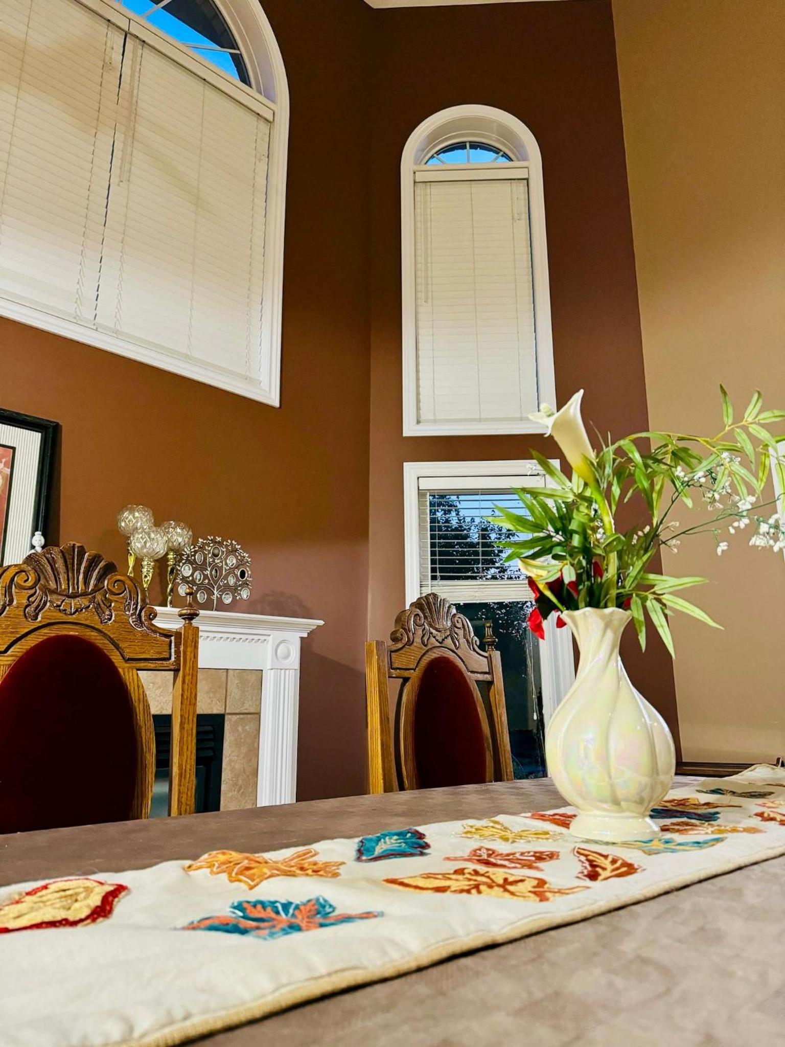 Spacious 4-Bedroom Home in Desirable Barrie Neighborhood