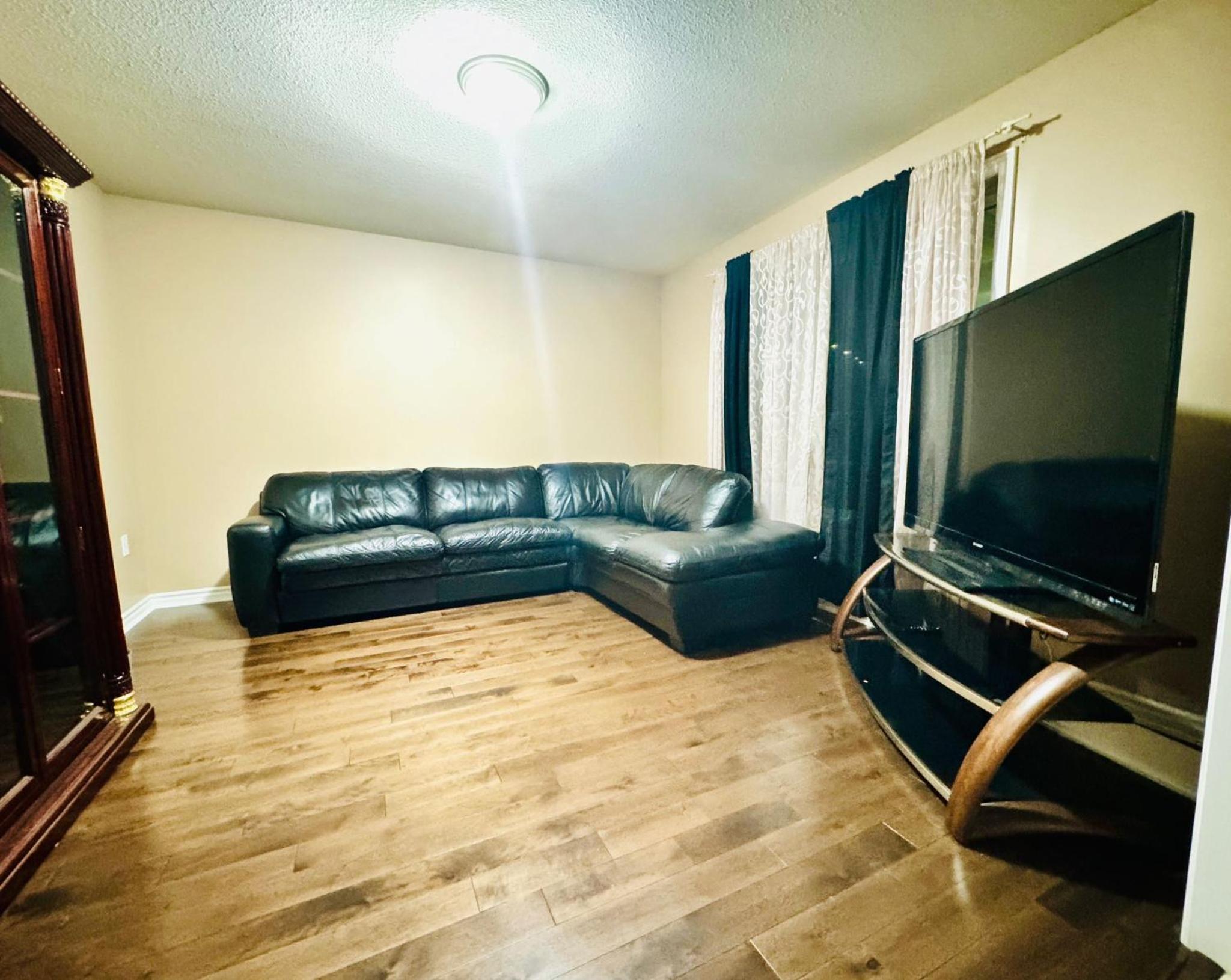 Spacious 4-Bedroom Home in Desirable Barrie Neighborhood