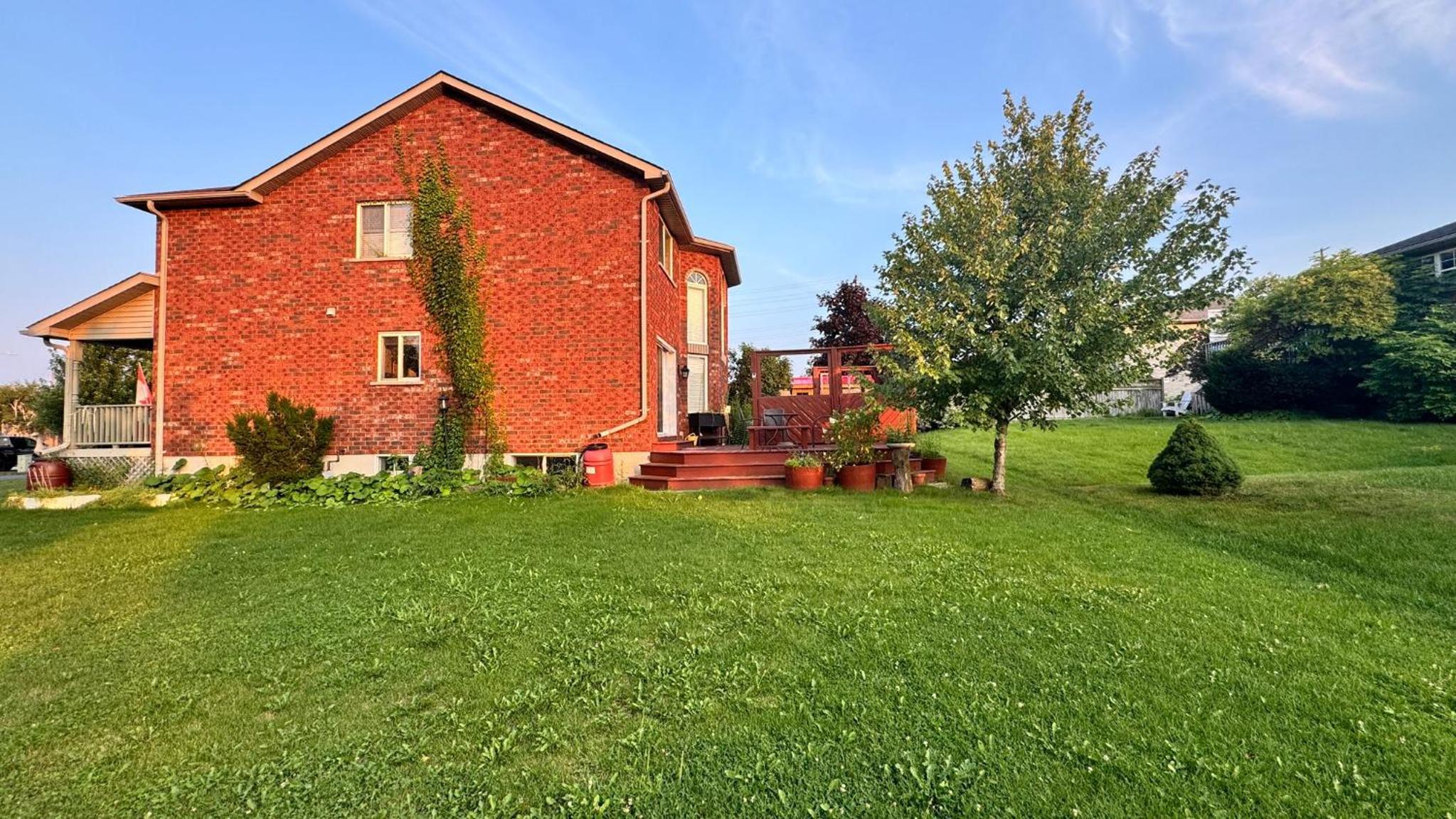 Spacious 4-Bedroom Home in Desirable Barrie Neighborhood