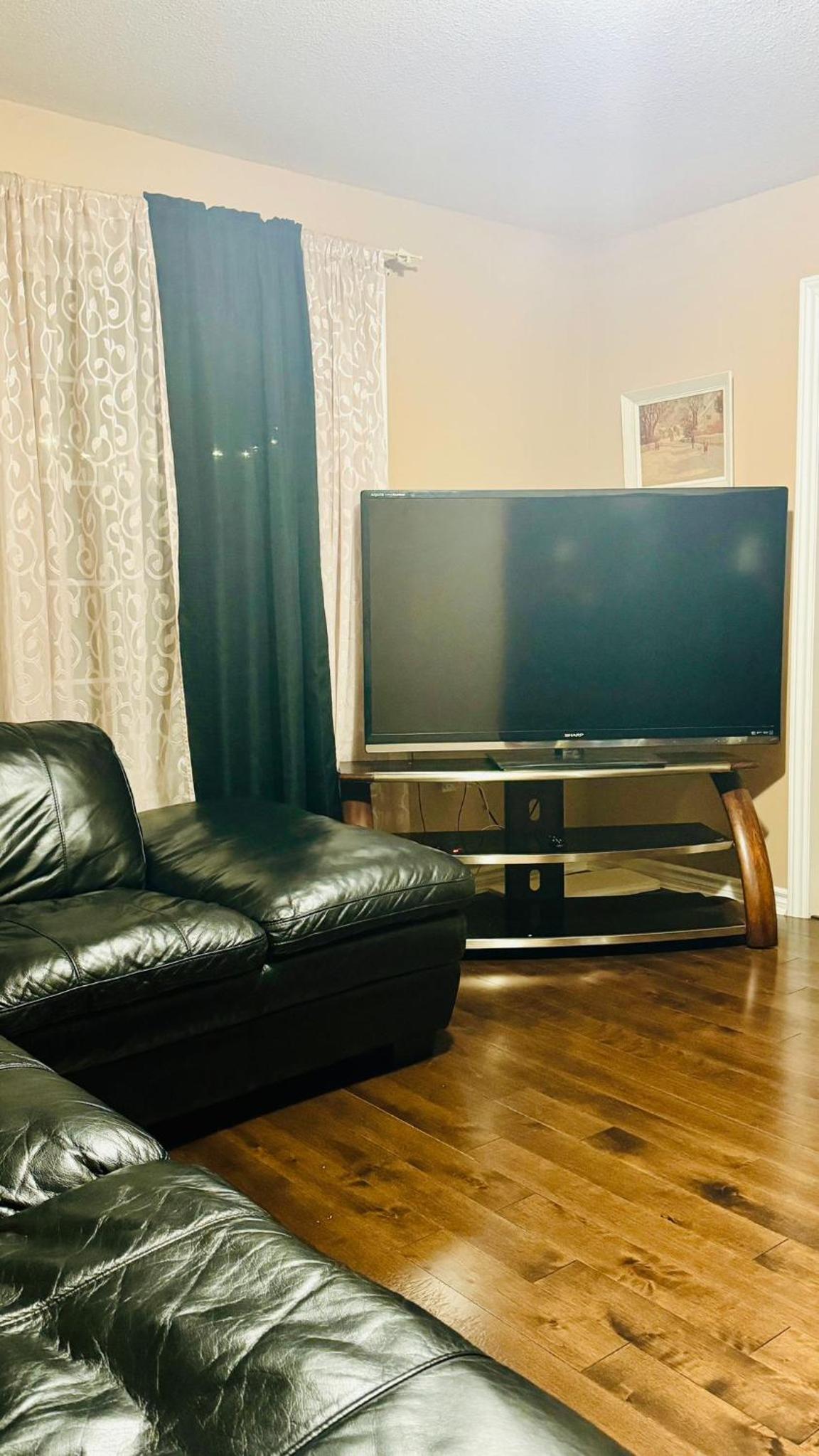 Spacious 4-Bedroom Home in Desirable Barrie Neighborhood