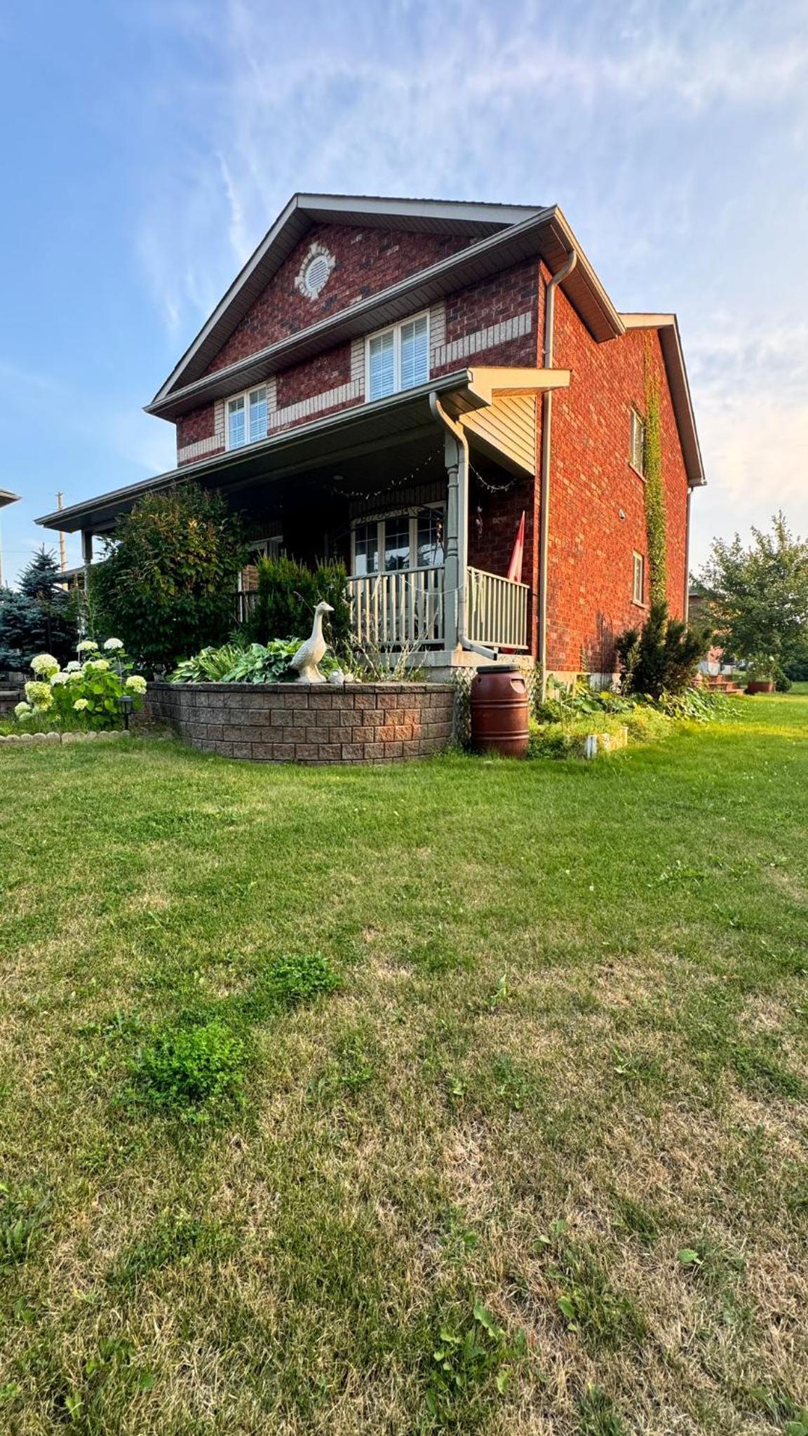 Spacious 4-Bedroom Home in Desirable Barrie Neighborhood