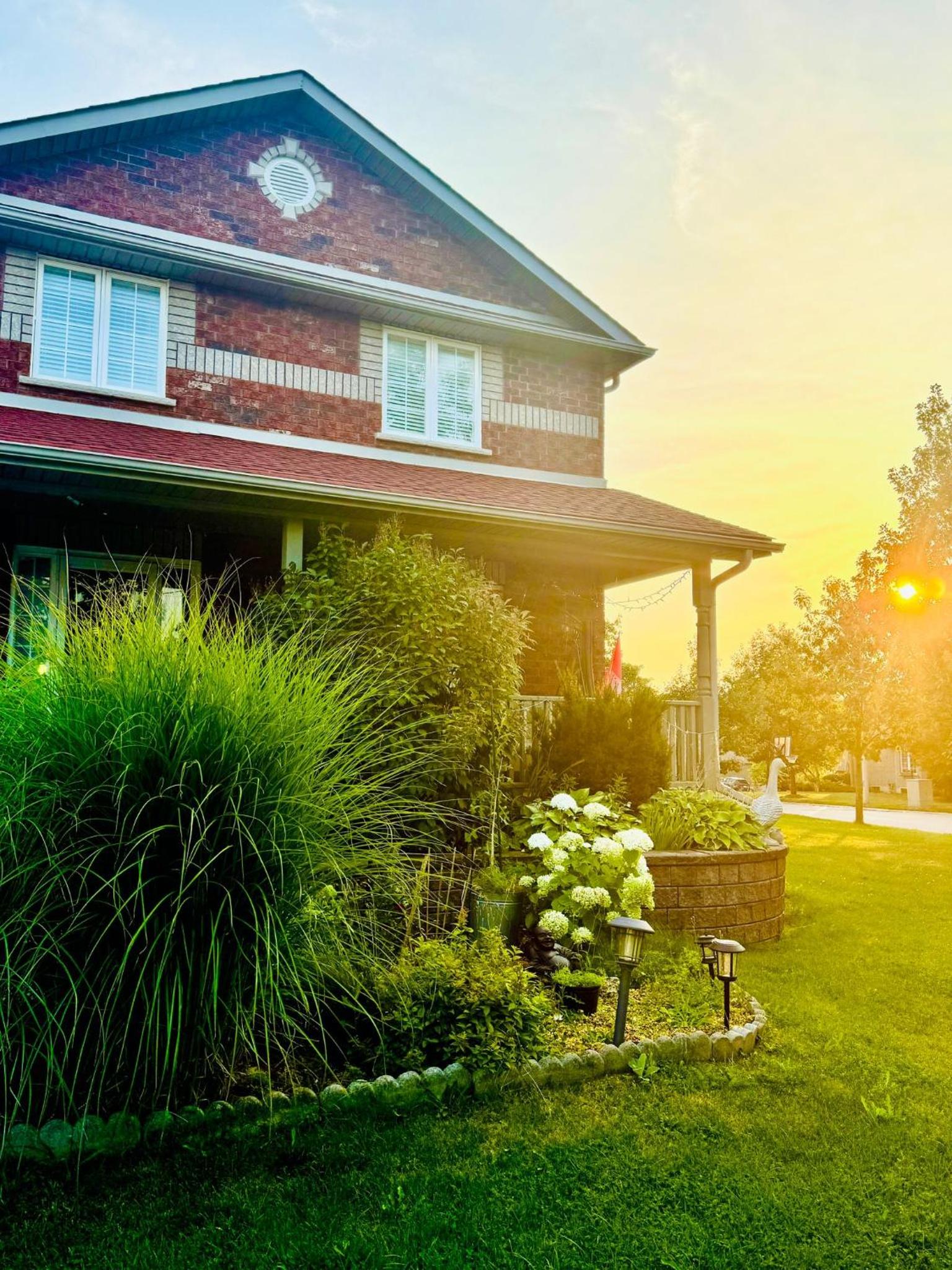 Spacious 4-Bedroom Home in Desirable Barrie Neighborhood