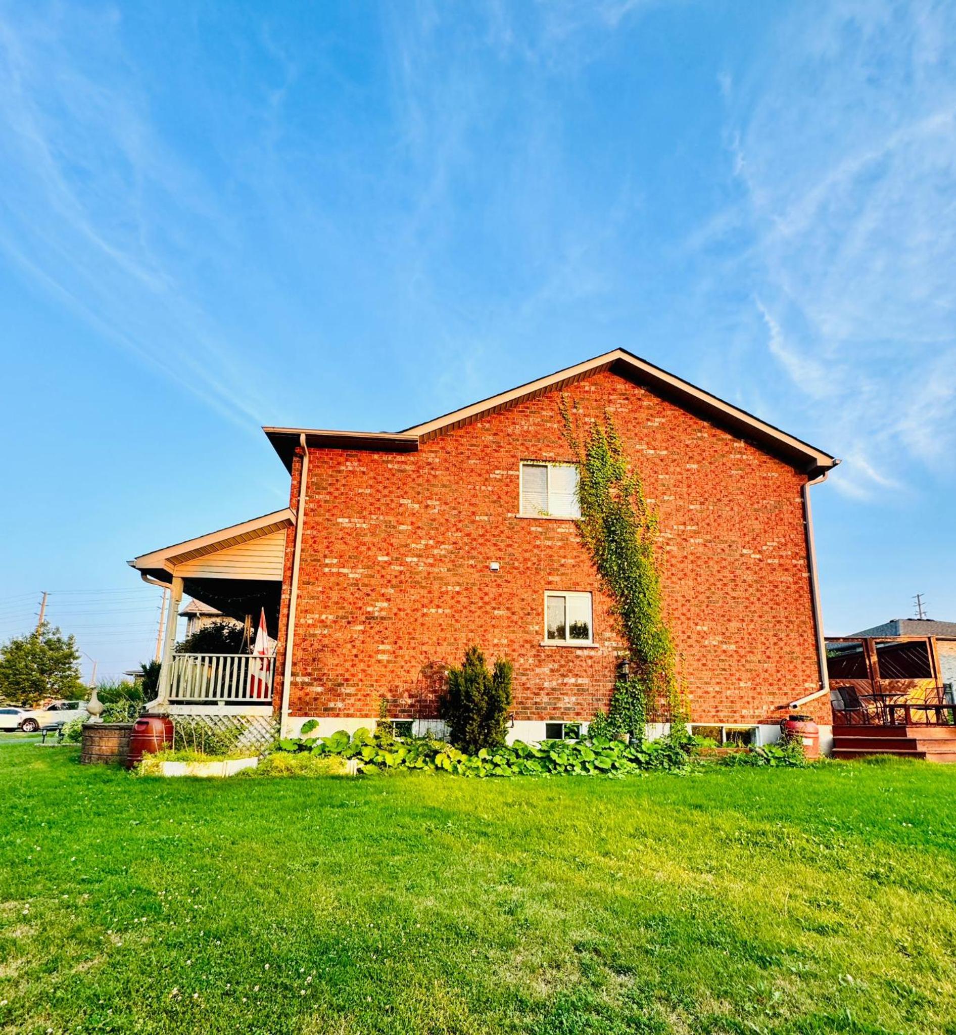 Spacious 4-Bedroom Home in Desirable Barrie Neighborhood