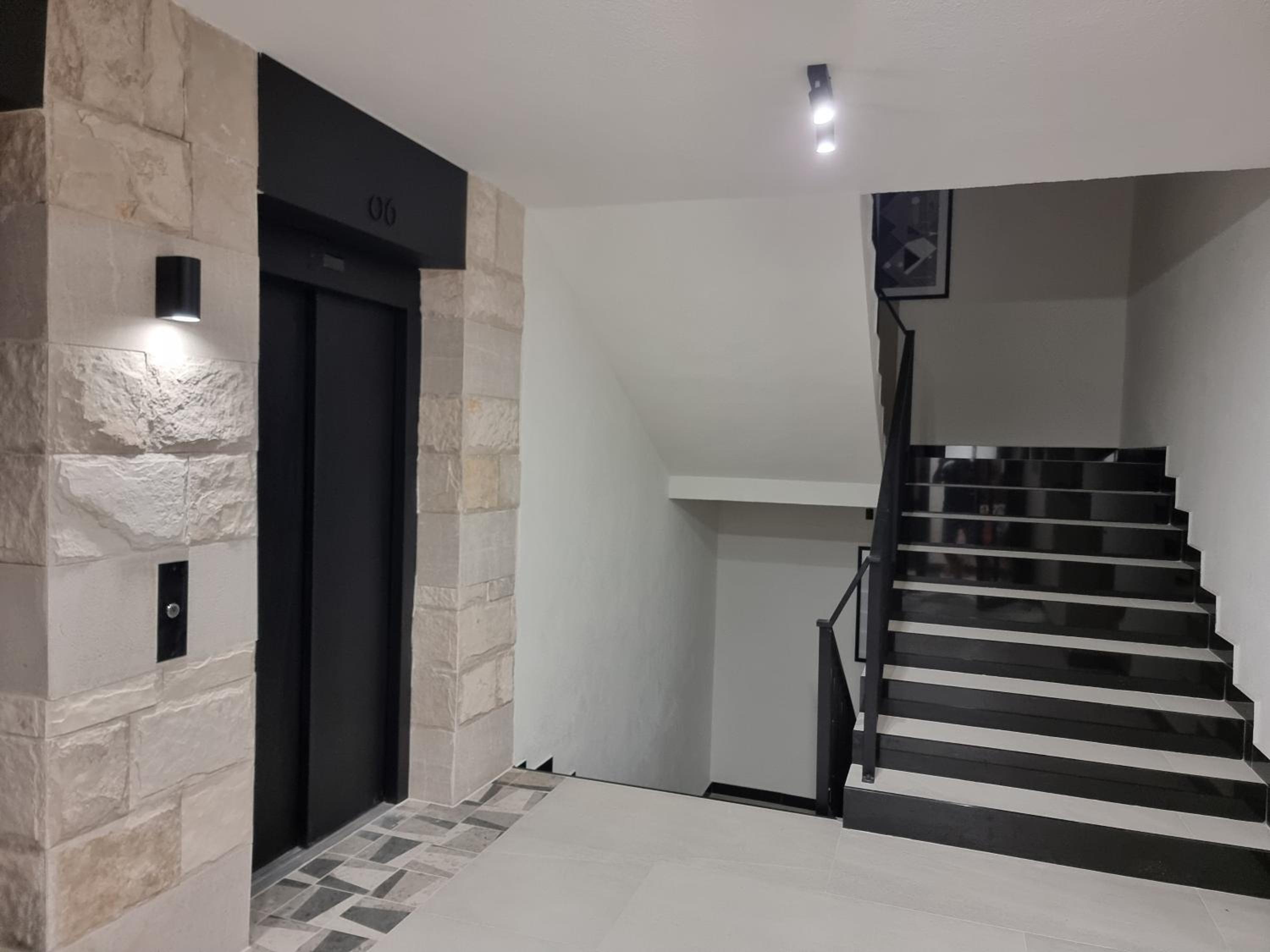 Blue Sky Apartment - Free Garage