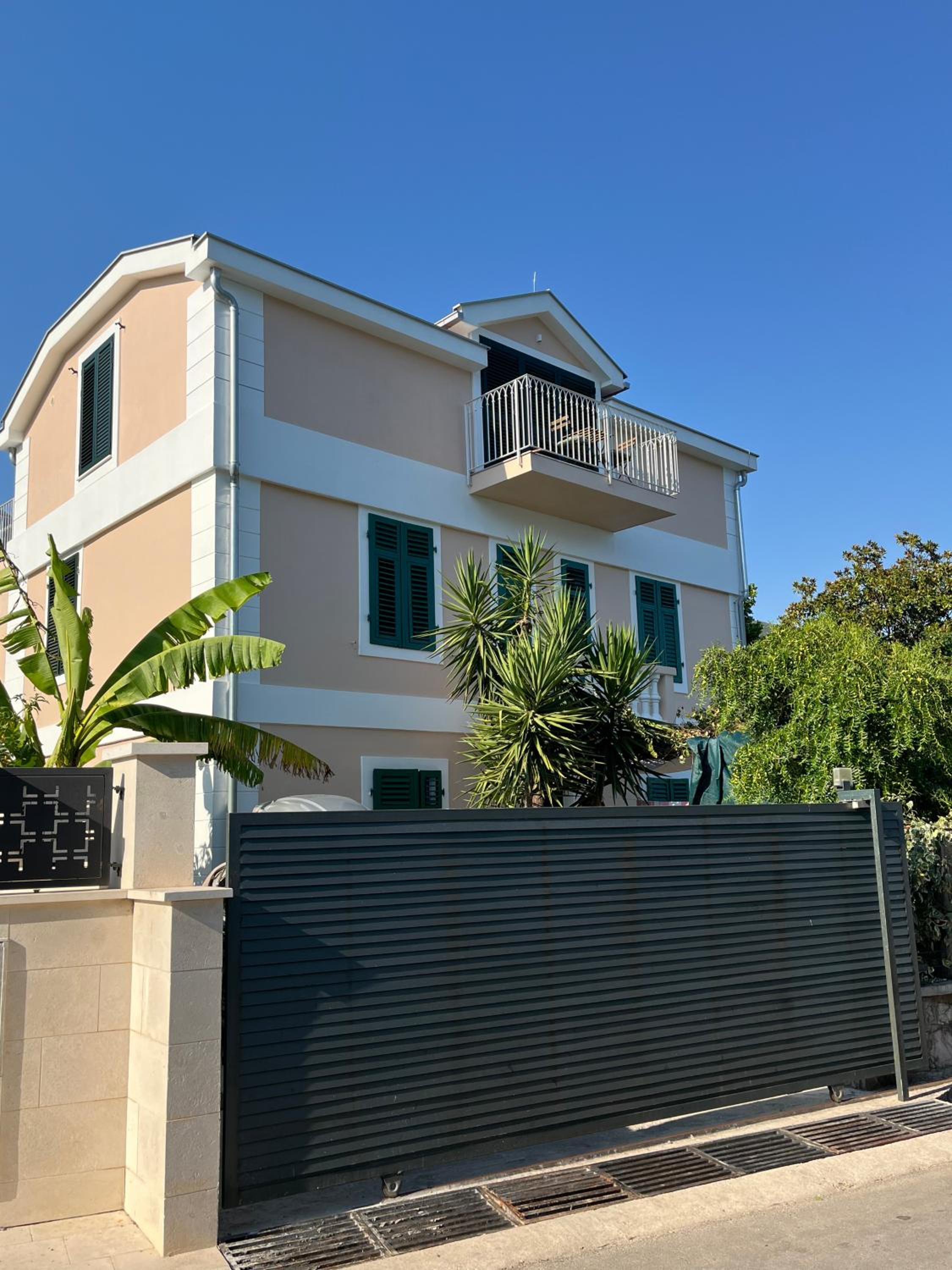 Quince Luxury Apartment
