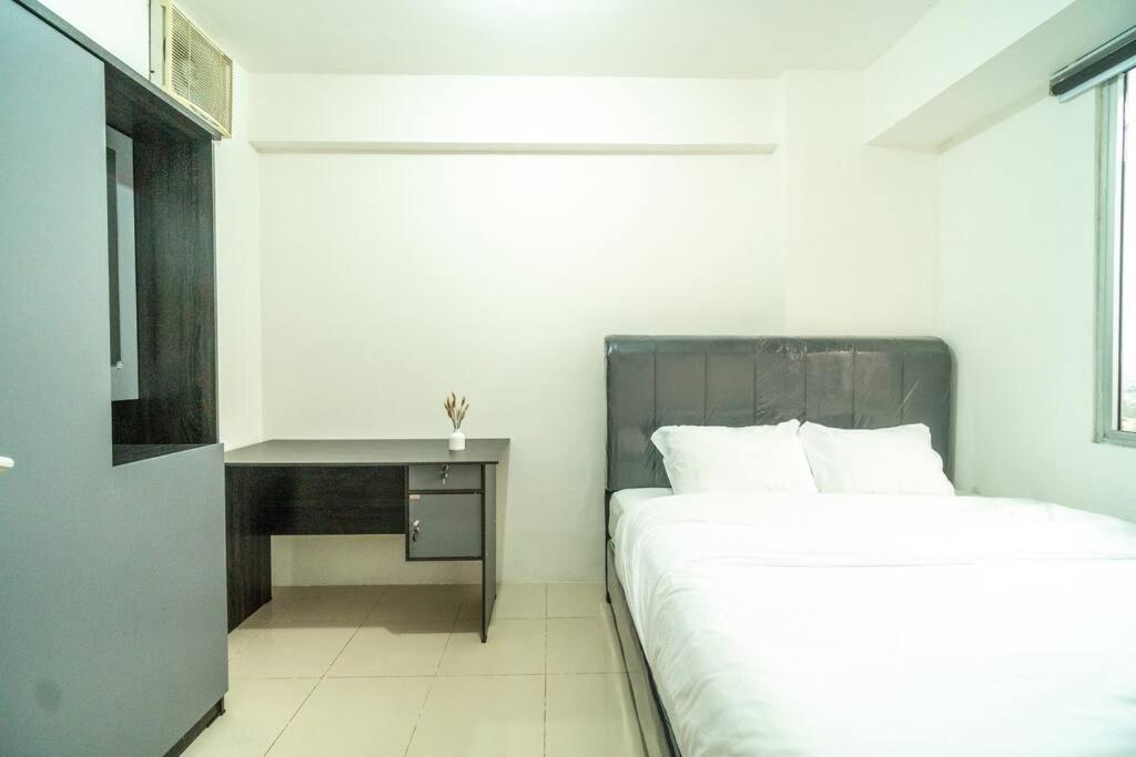 Simple 2 bedroom above mall bassura Netflix view 4