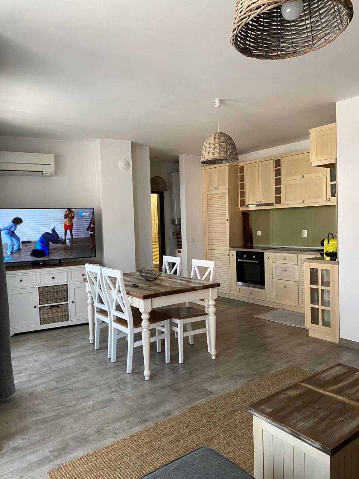 Sea Garden Apartment, excellent location with free parking