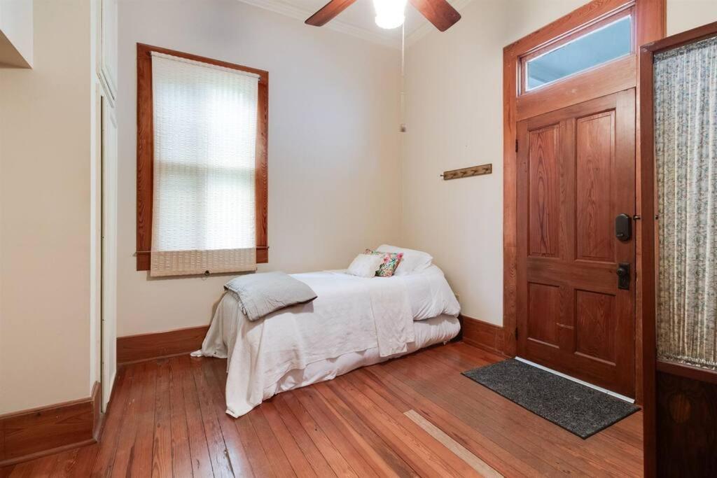 Historic Home, Downtown Scott, Sleeps 6, Near Interstate 10 view 2
