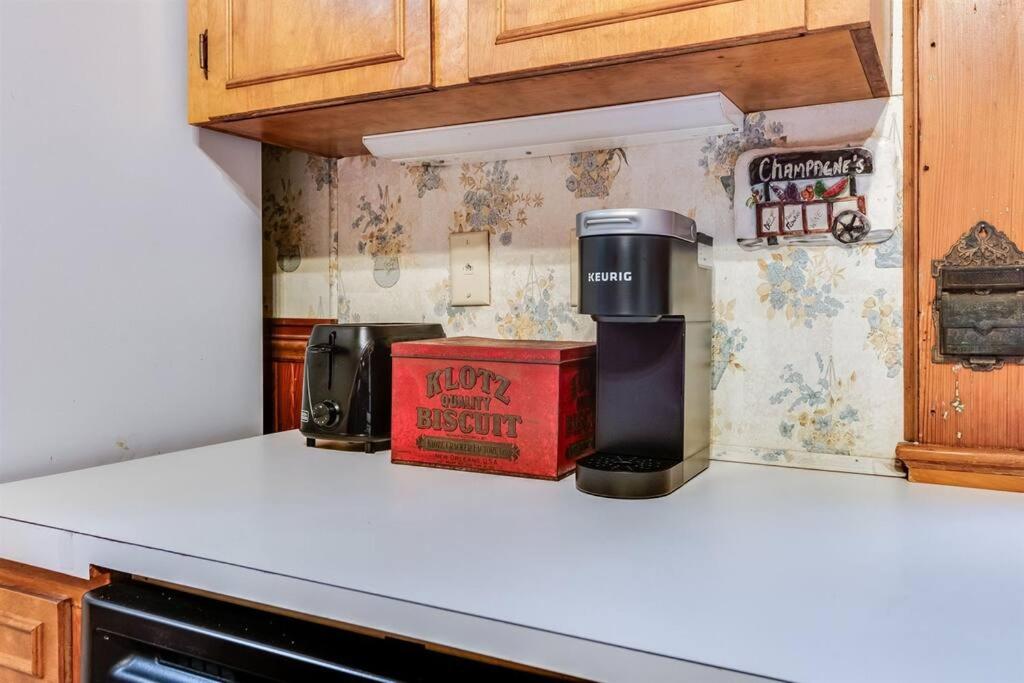 Historic Home, Downtown Scott, Sleeps 6, Near Interstate 10 view 5