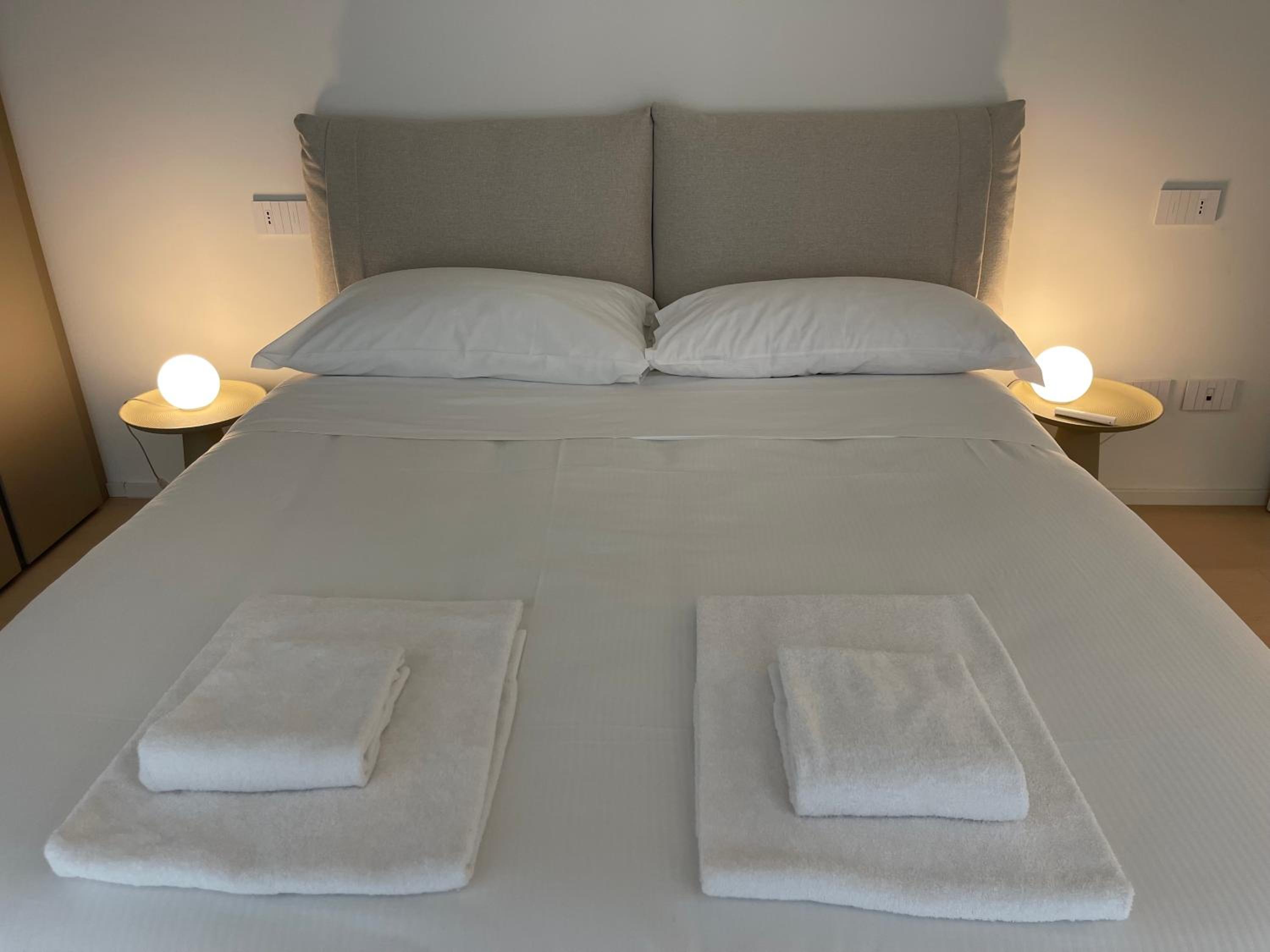 Modern onebedroom 2nd floor - Mirable PM