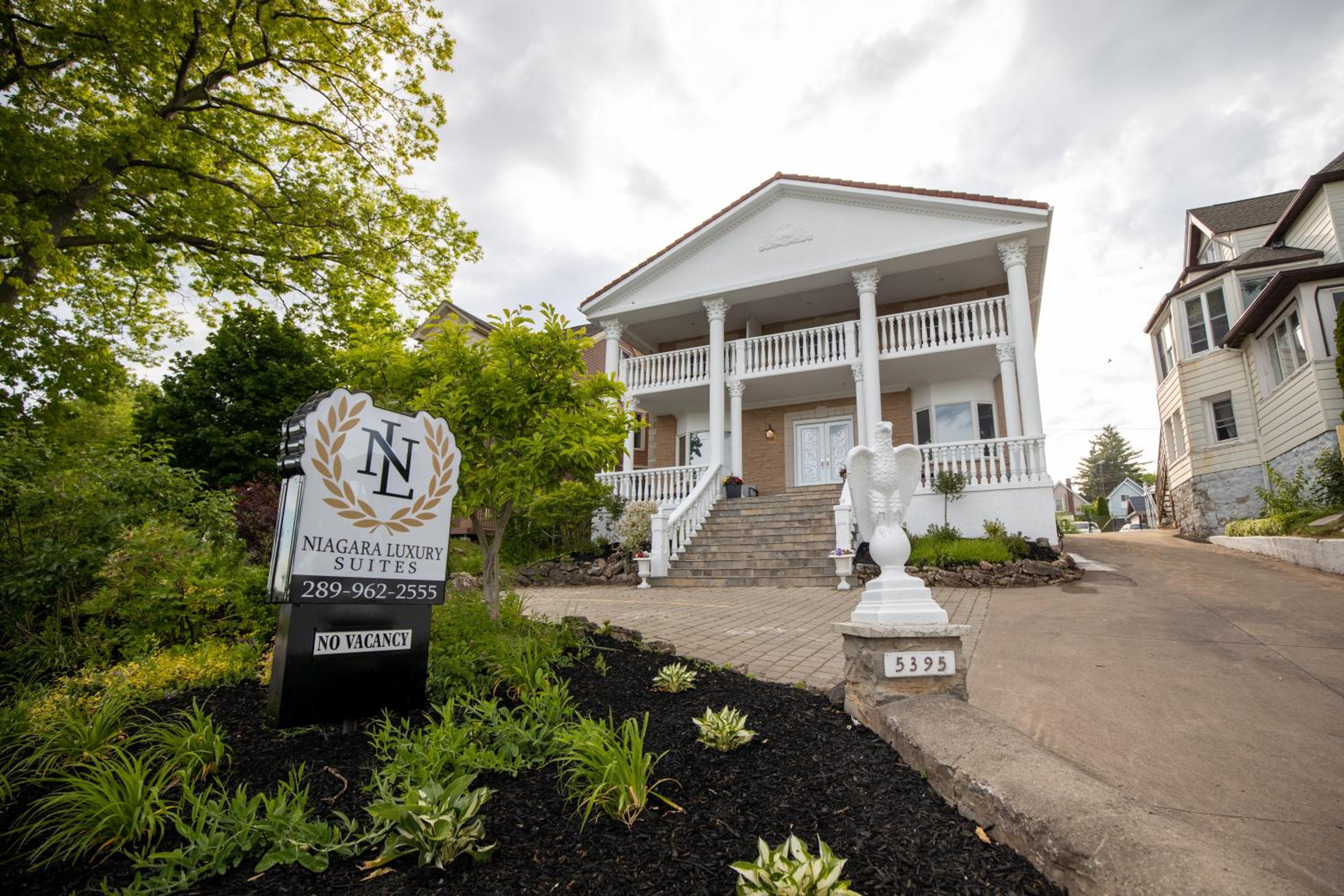 Niagara Luxury Suites
