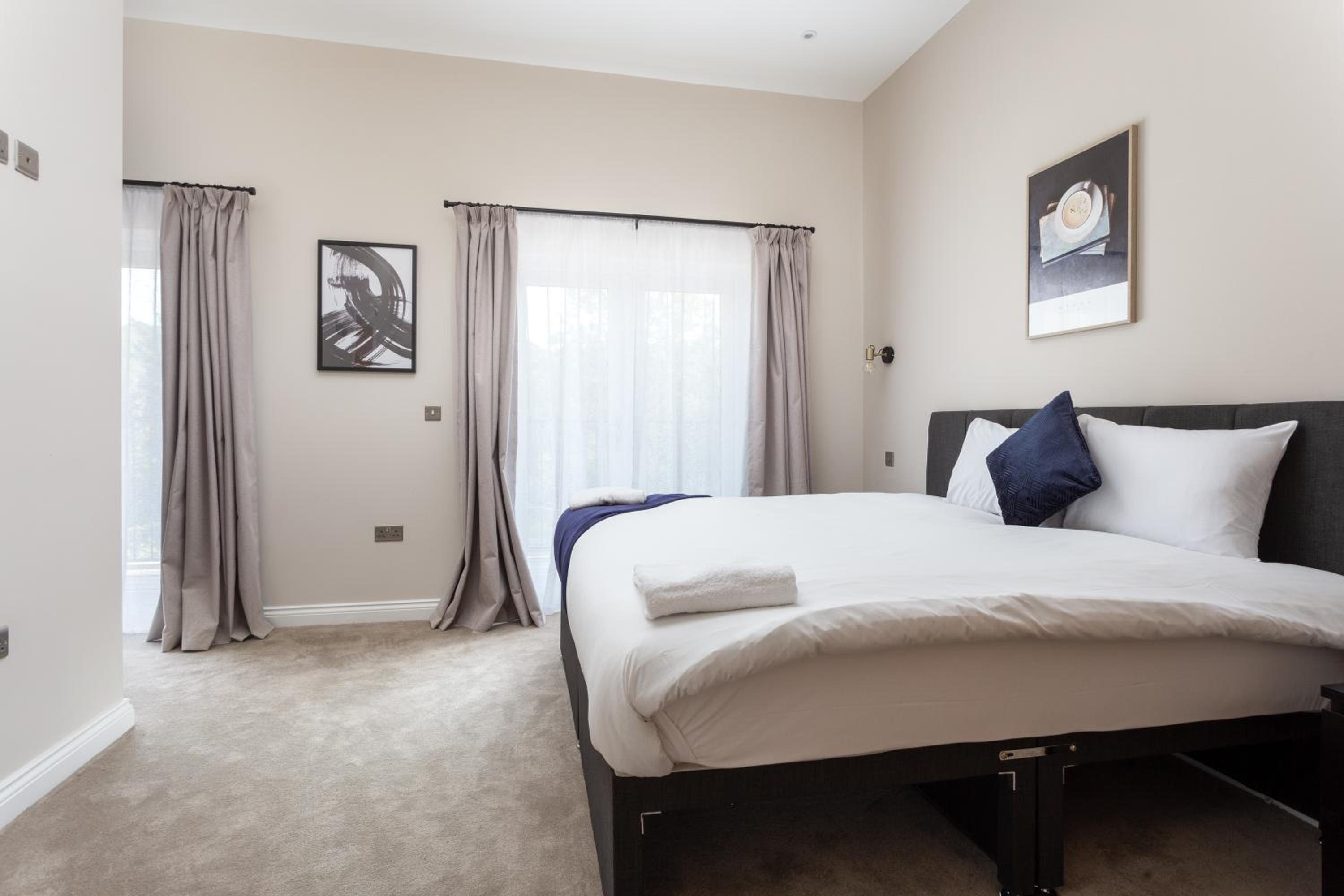 Huge 5 Bedroom Home, Sleeps 9 view 5
