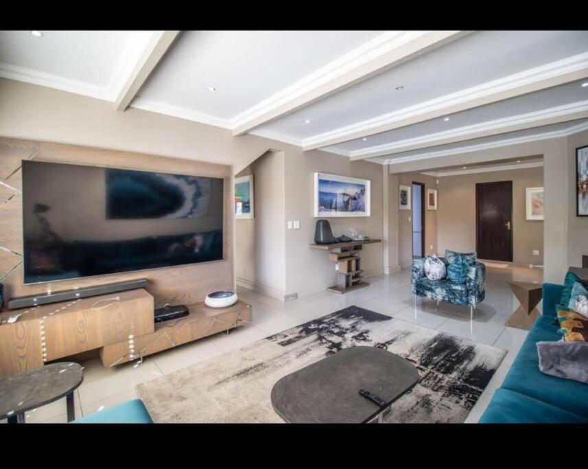Sandton 6 Bedroom Luxury Home