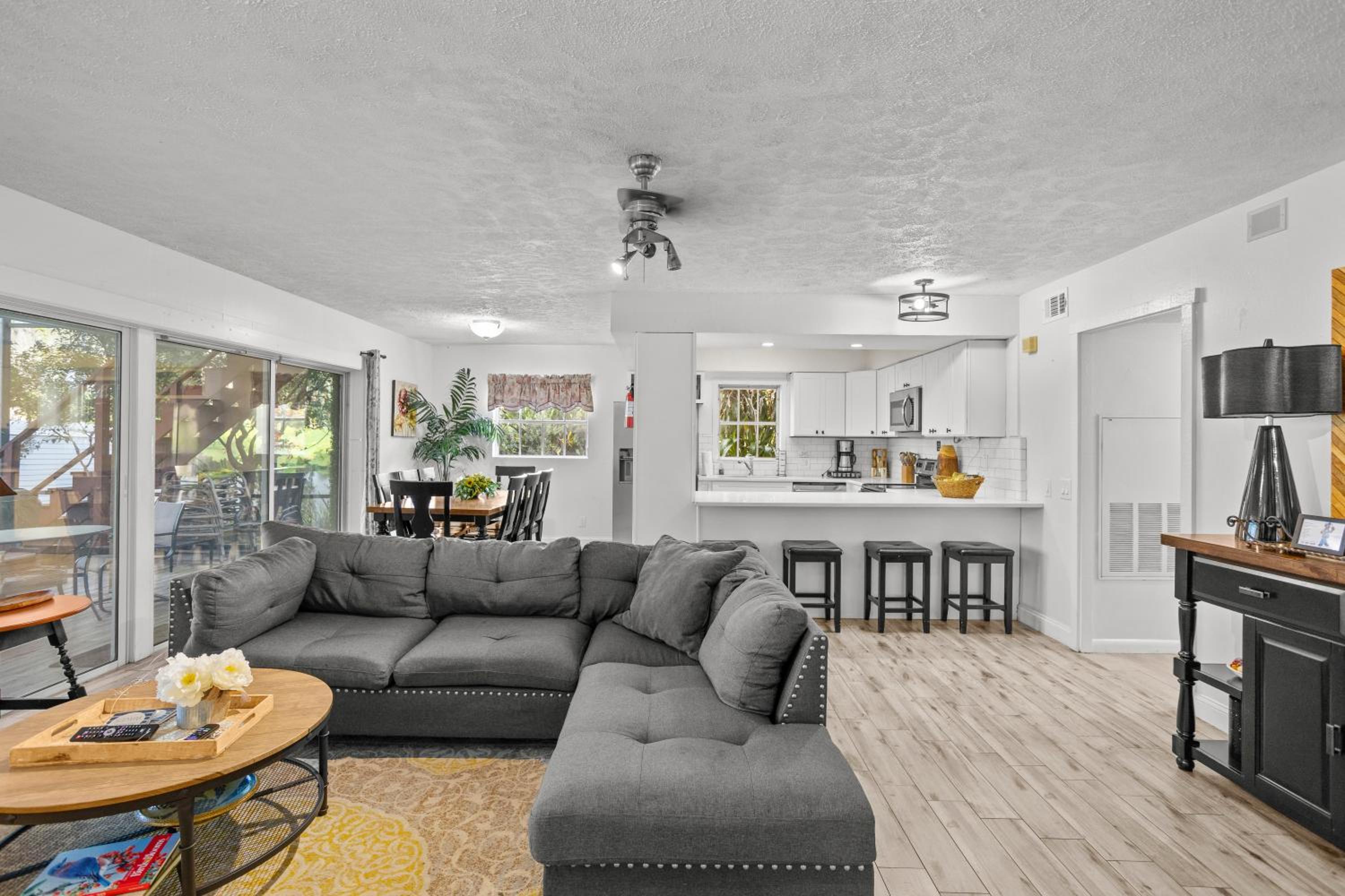 Spacious Lakefront House with Pool, Hottub, & Boating