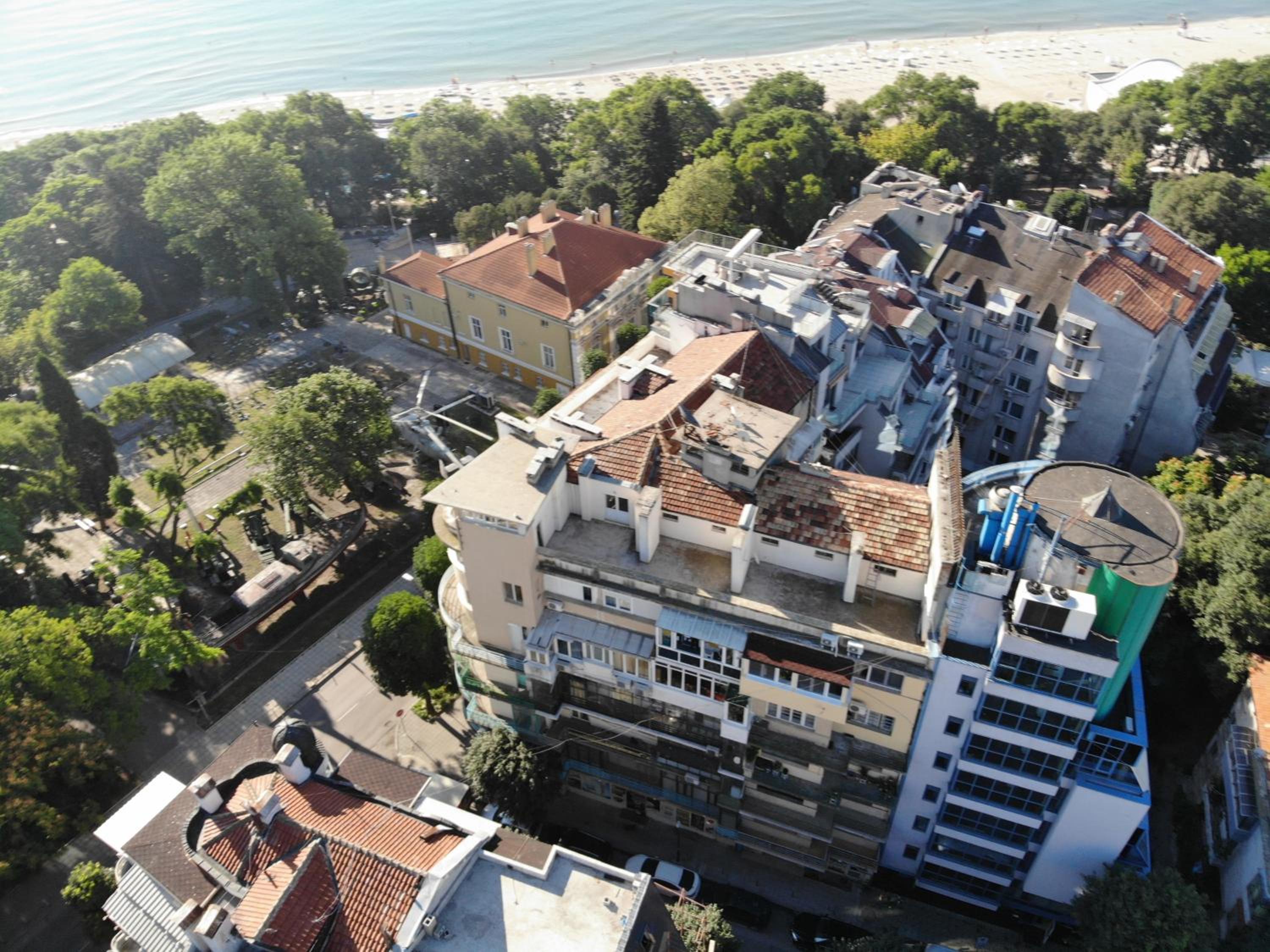 Luxury Seaside Apartment