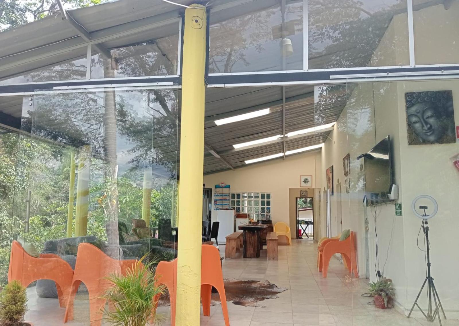 EL Refugio