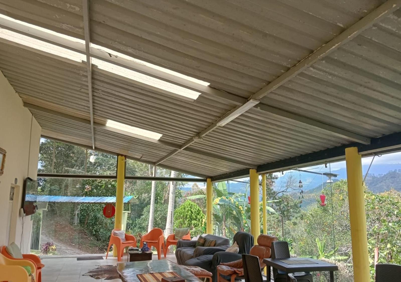 EL Refugio