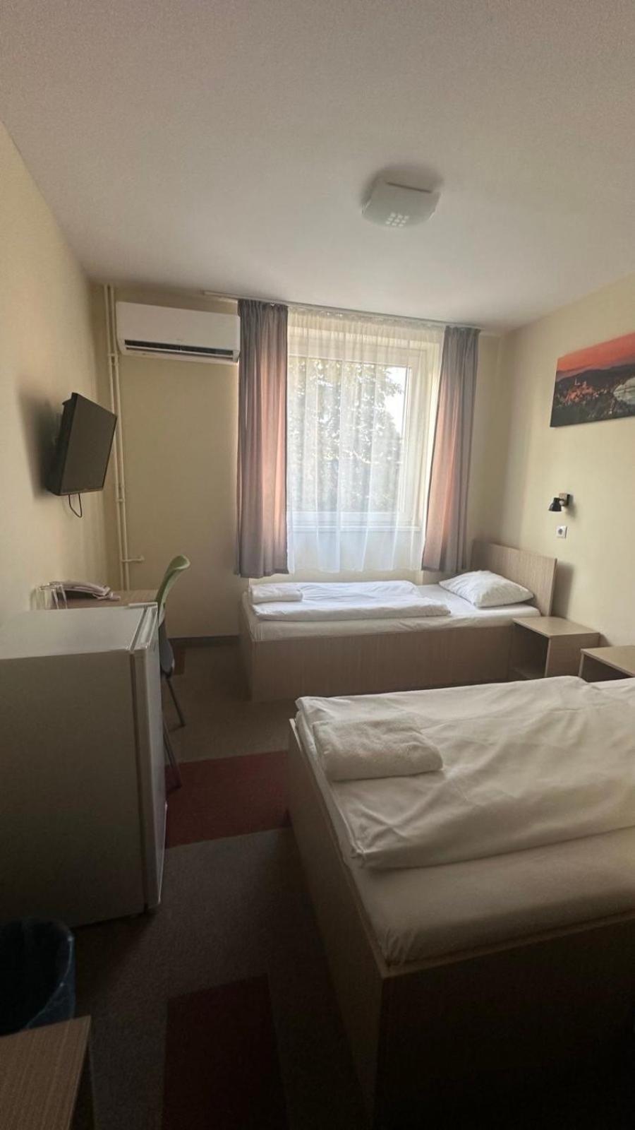 FREE PARKING, FREE BREAKFAST, only 15 minutes to City Center view 5