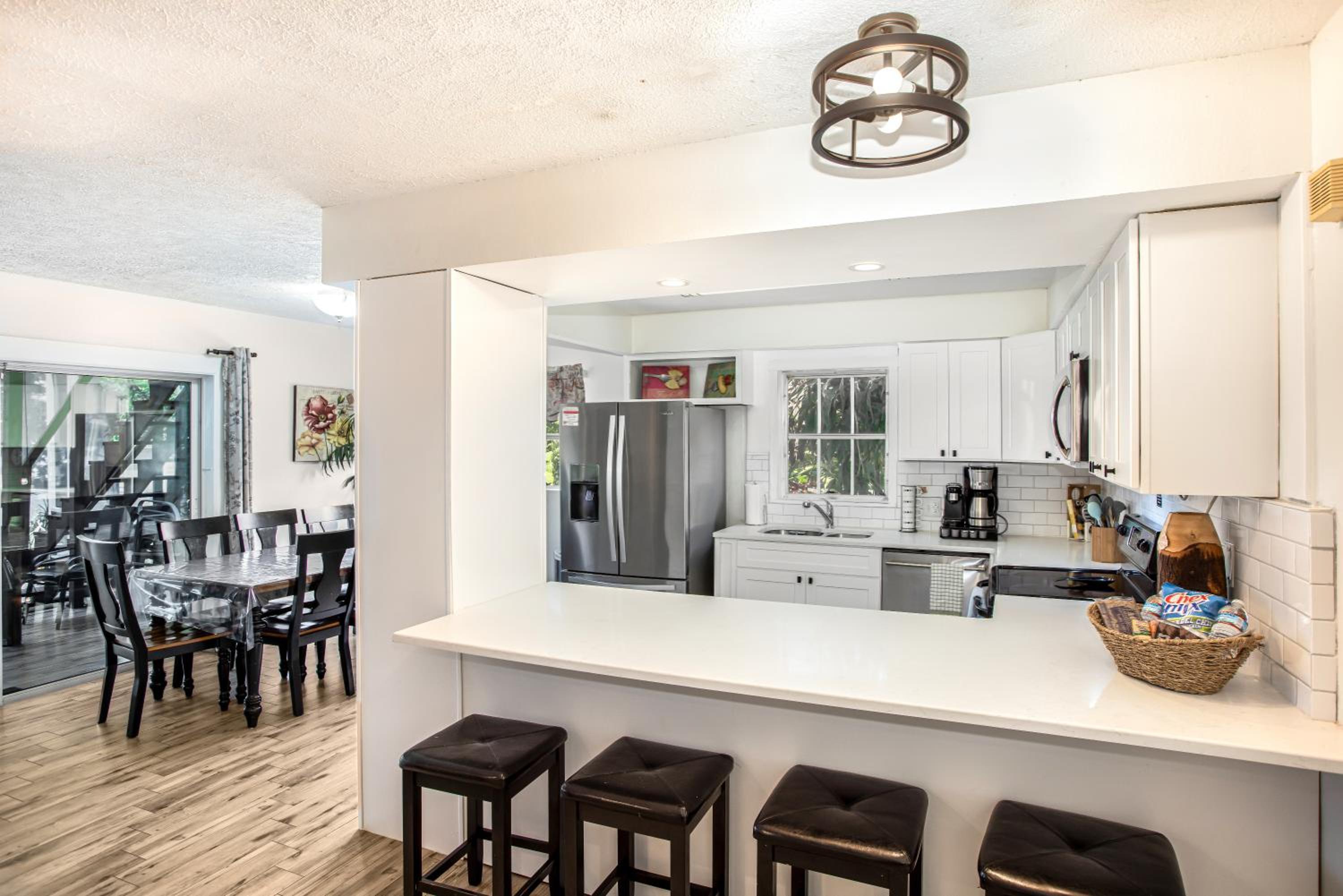 Spacious Lakefront House with Pool, Hottub, & Boating