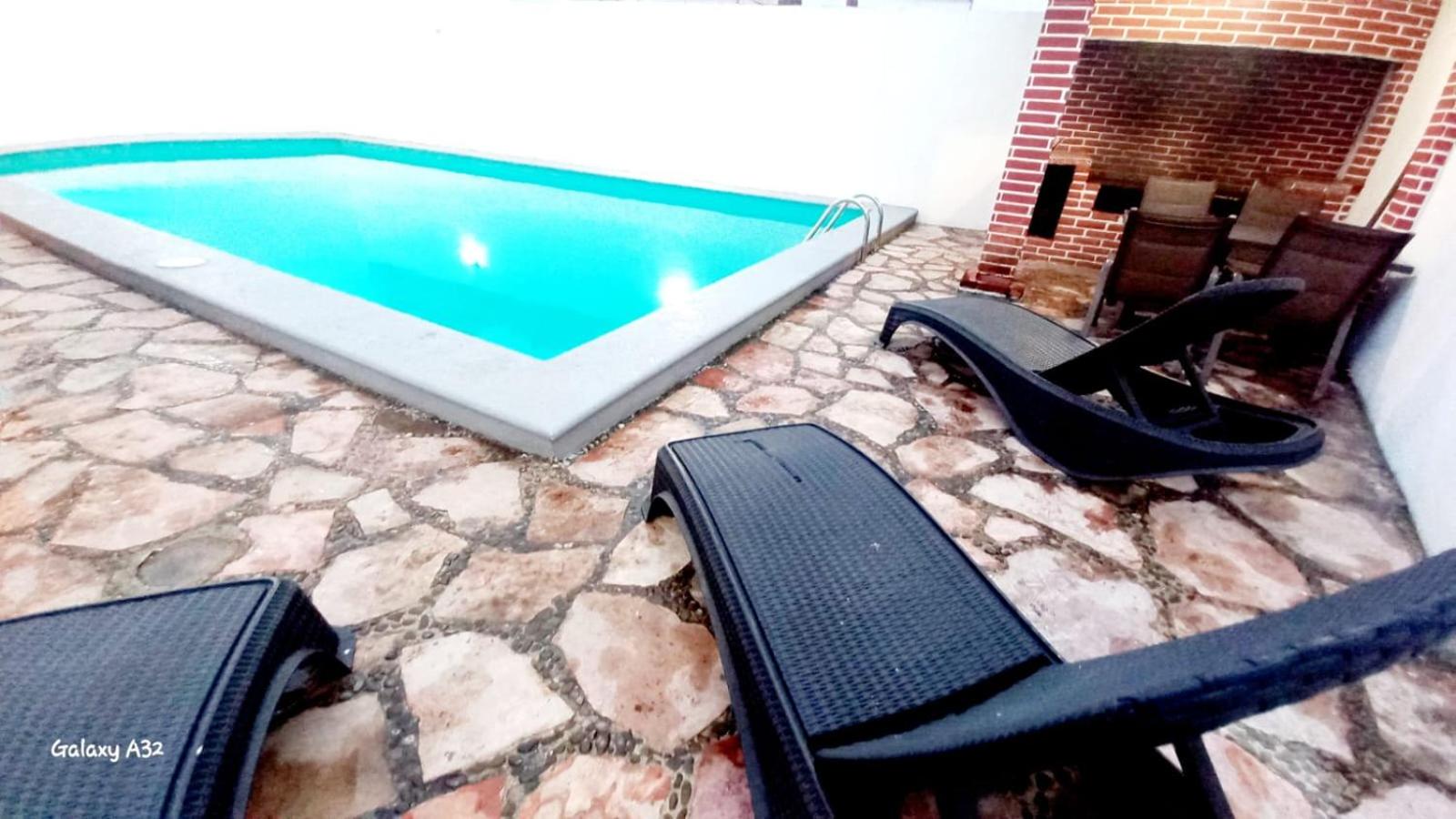 AMAZING HOUSE GREAT LOCATION up to 16 ppl!