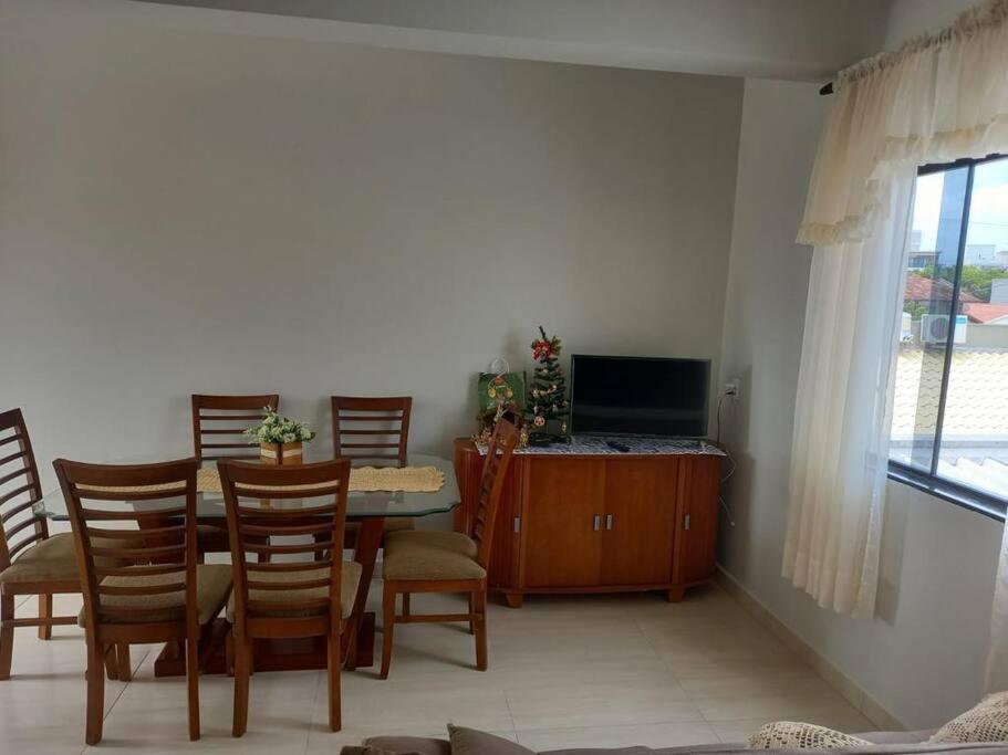 Casa 200m da praia, 8 pessoas, piso superior