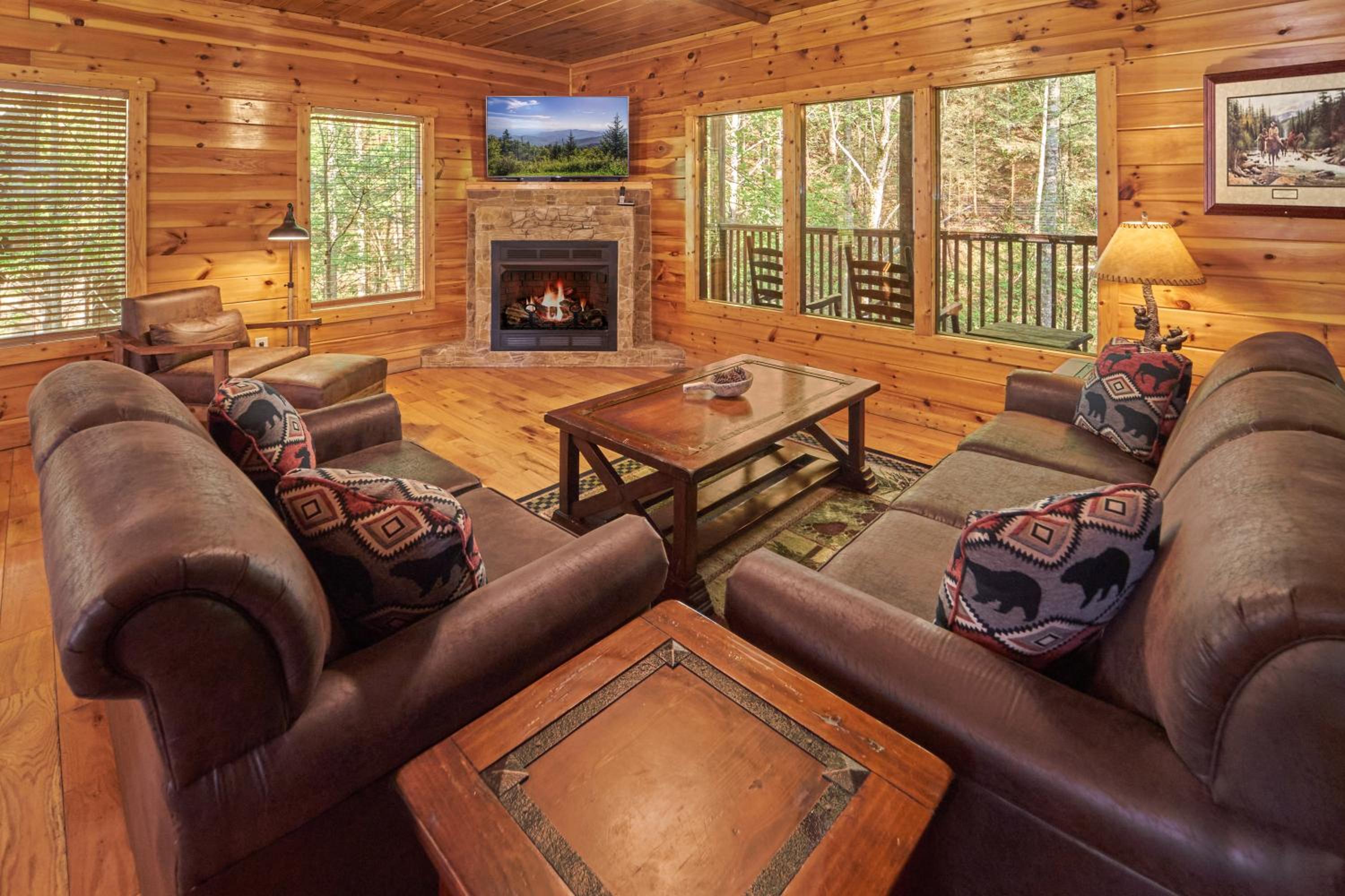 Lumberjack Lodge: Pool Theater Fire Pit