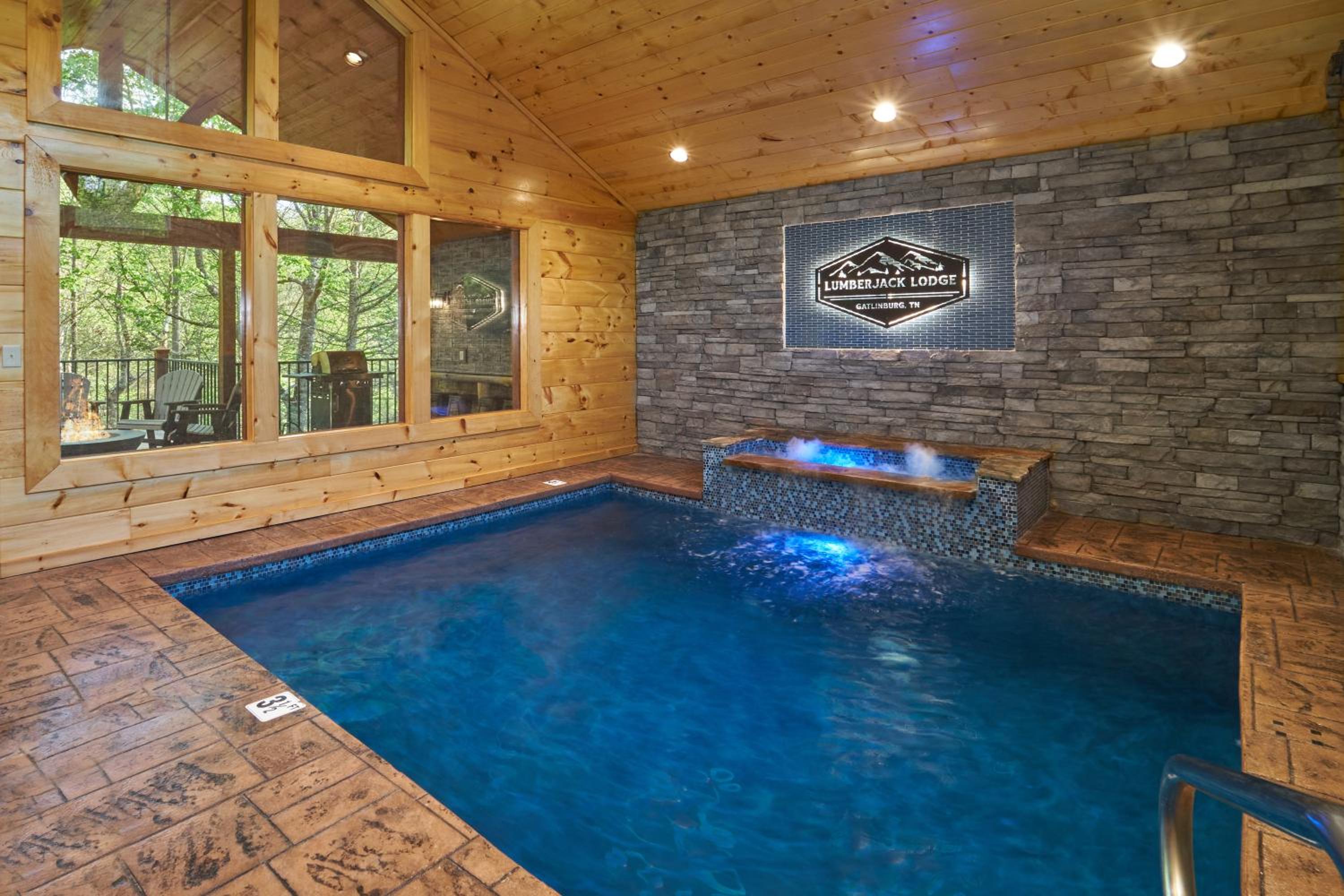 Lumberjack Lodge: Pool Theater Fire Pit