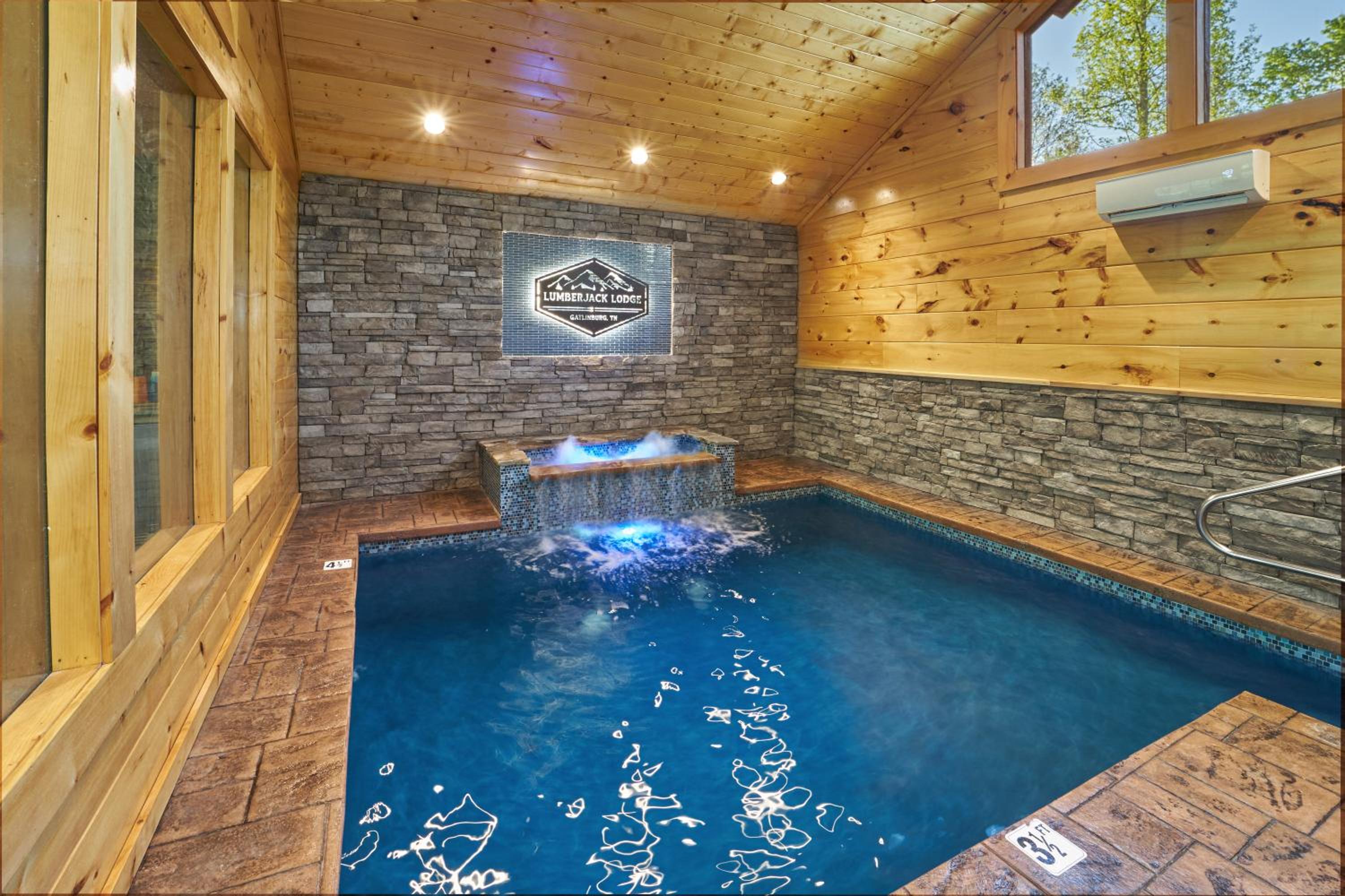 Lumberjack Lodge: Pool Theater Fire Pit
