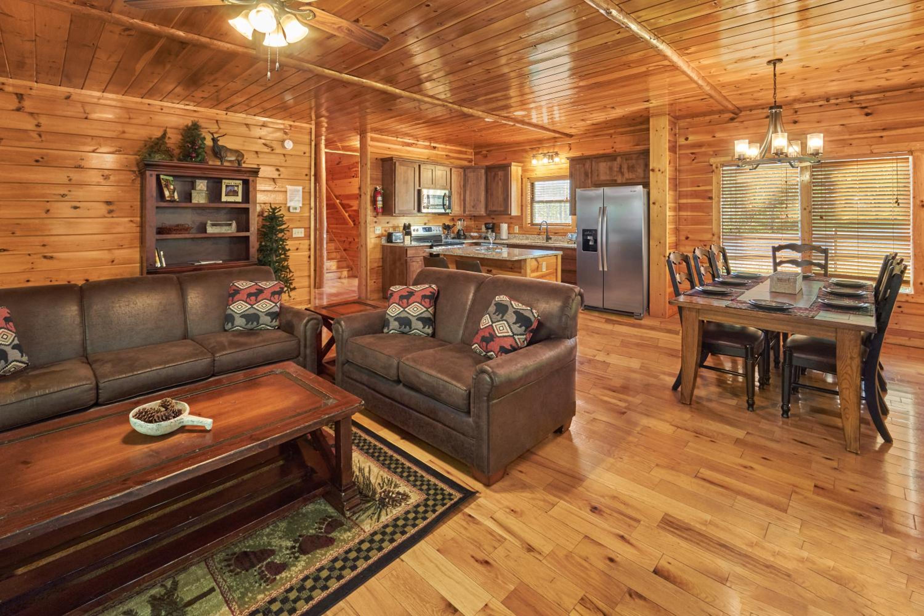Lumberjack Lodge: Pool Theater Fire Pit