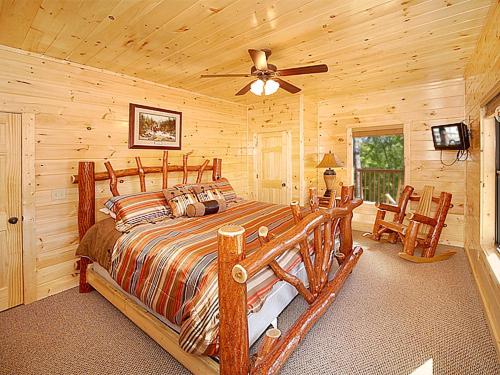 Lumberjack Lodge: Pool Theater Fire Pit
